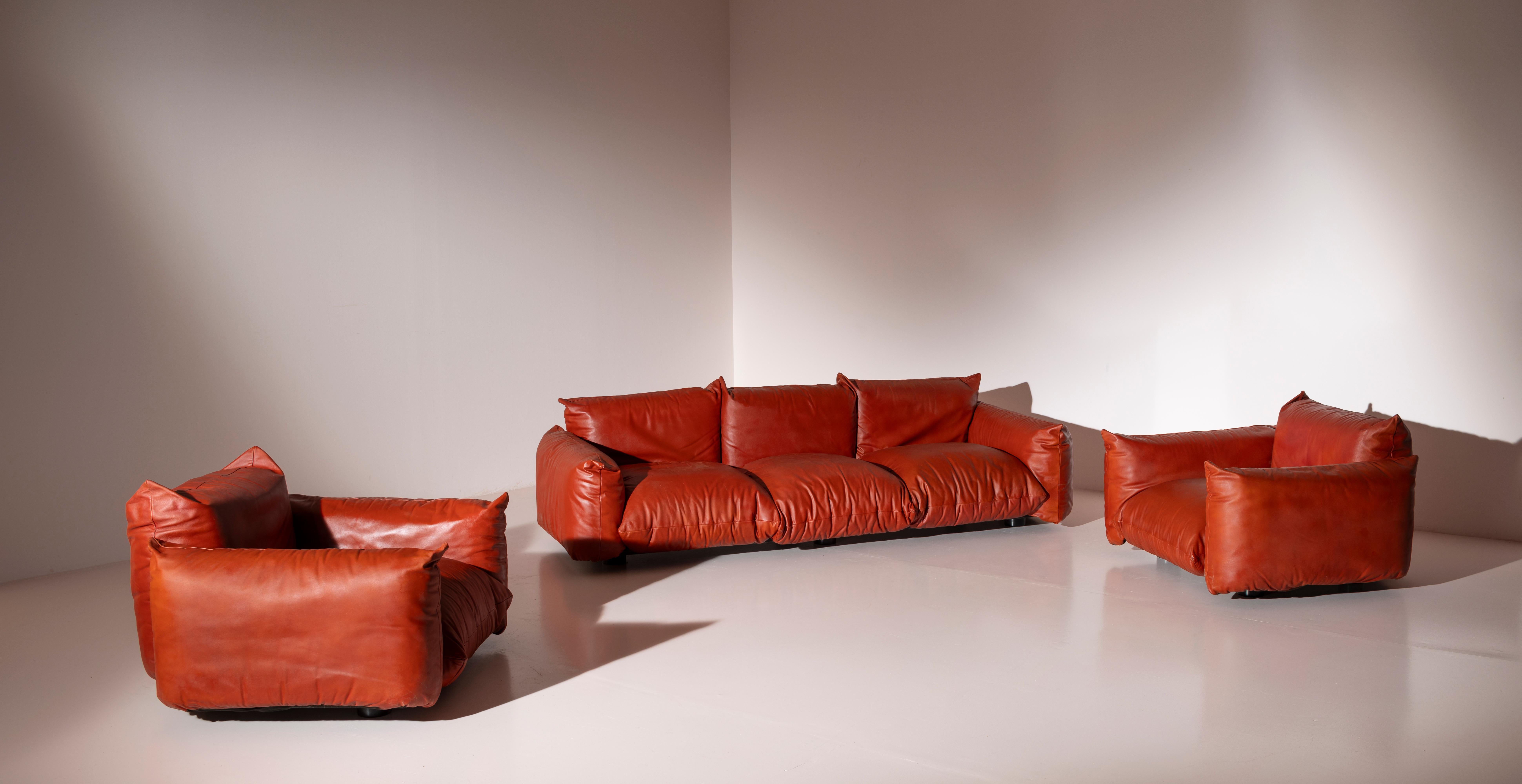 First edition three seater leather sofa by Mario Marenco, Arflex, Italy, 1970s For Sale 1