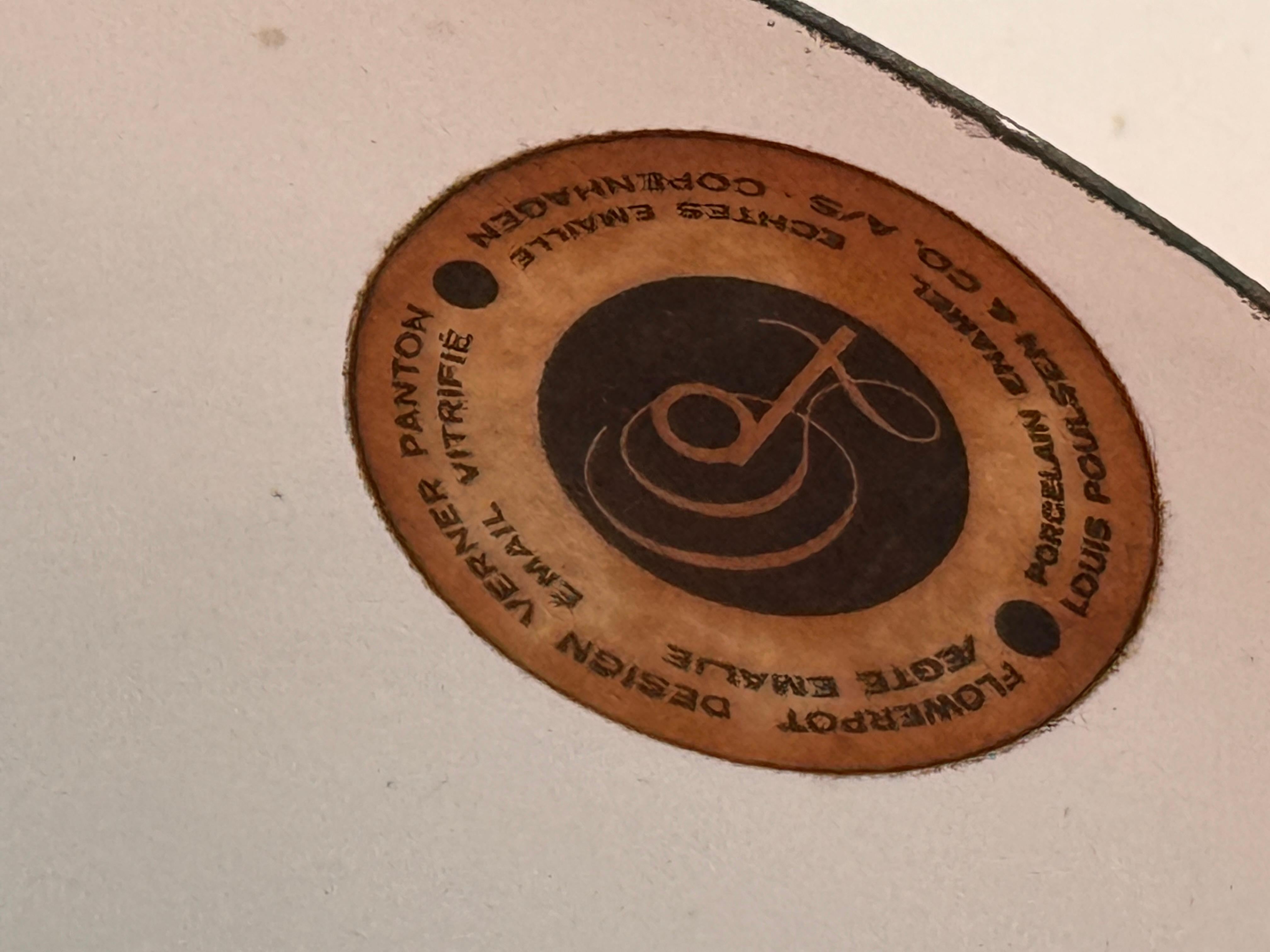 Primera edición de la lámpara de sobremesa 