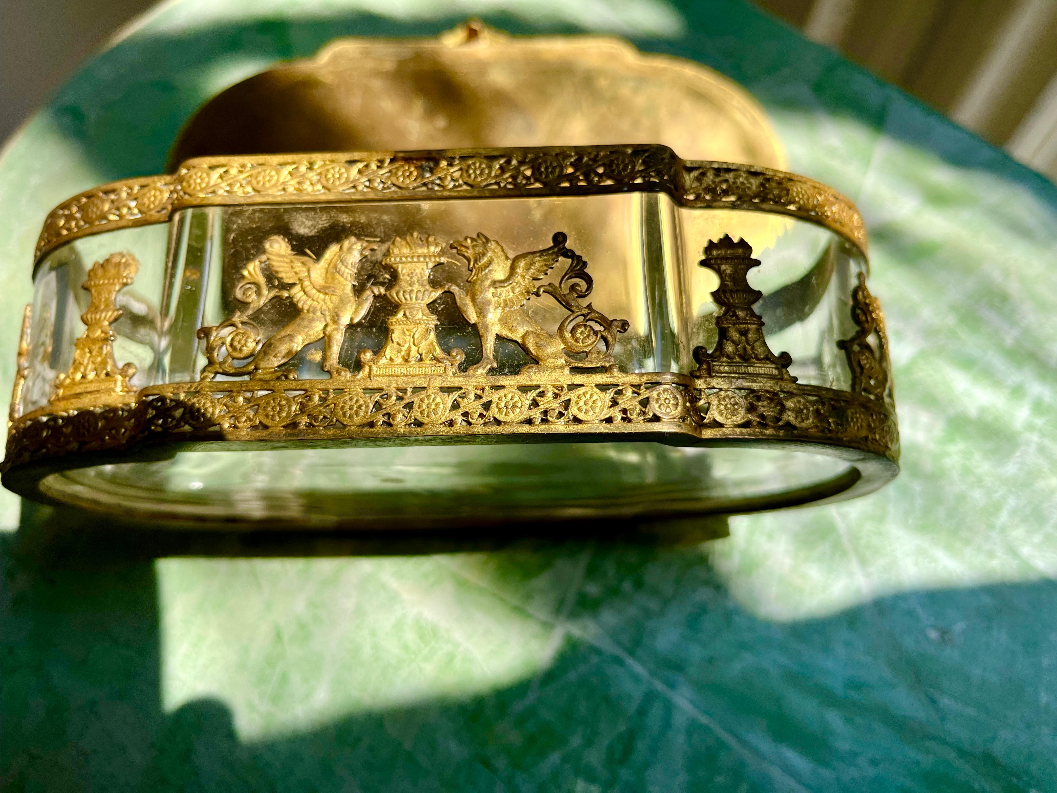 Vergoldete Bronzeschachtel des Ersten Kaiserreichs mit Apollo in seinem Chariot im Angebot 6