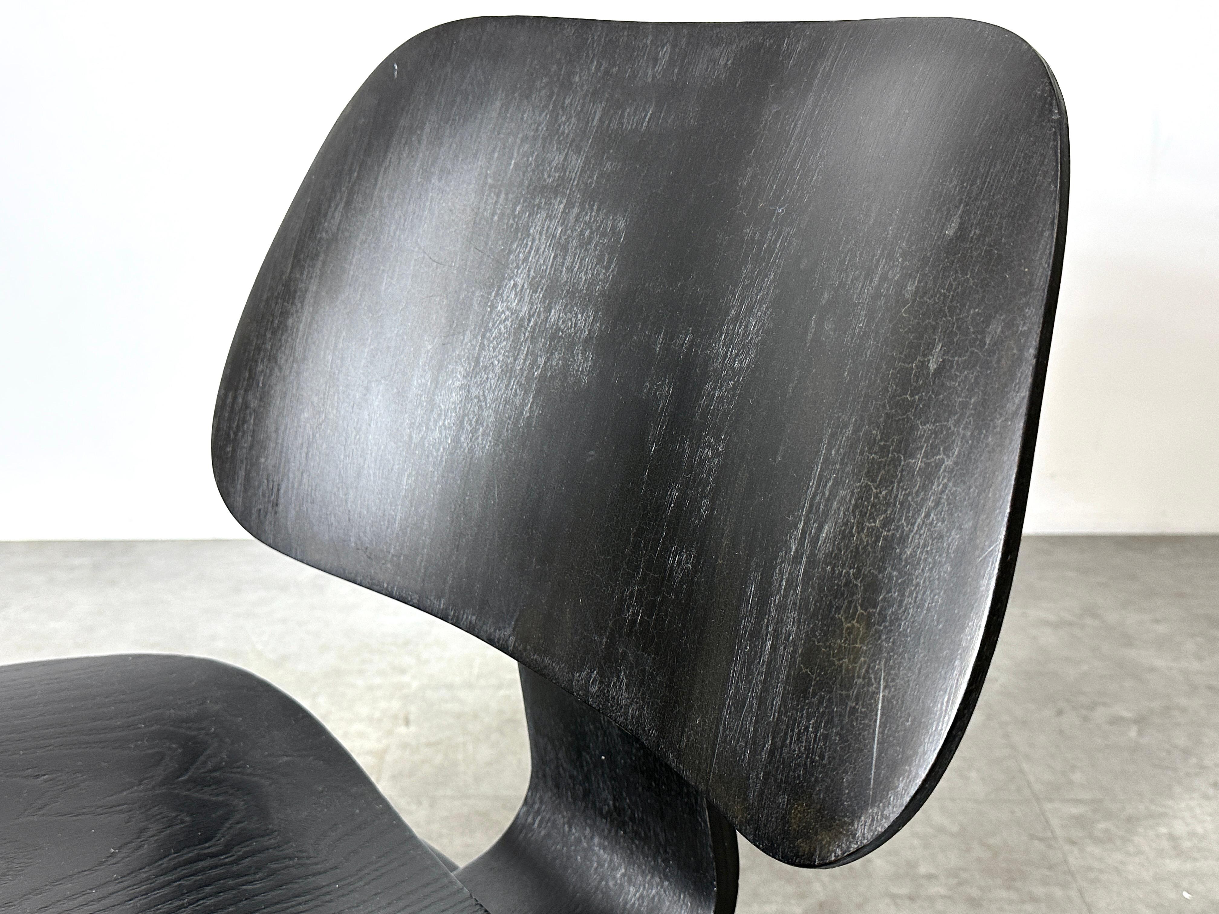 Vintage 1st Generation Black LCW Lounge Chair by Charles Eames for Evans 1940s For Sale 3