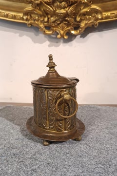 ESENCIERO DE LATÓN DE LA PRIMERA MITAD DEL SIGLO XVII