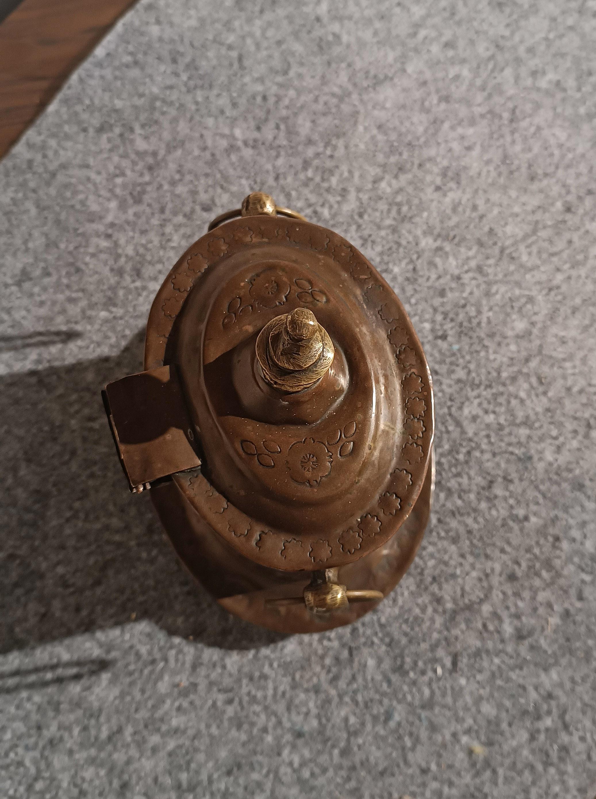 PORTE ESSENCE EN LAITON DE LA PREMIÈRE MOITIÉ DU XVIIe SIÈCLE en vente 2