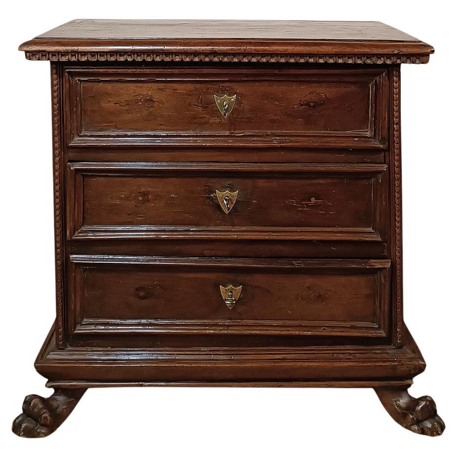 FIRST HALF 17th CENTURY WALNUT CHEST OF DRAWERS For Sale