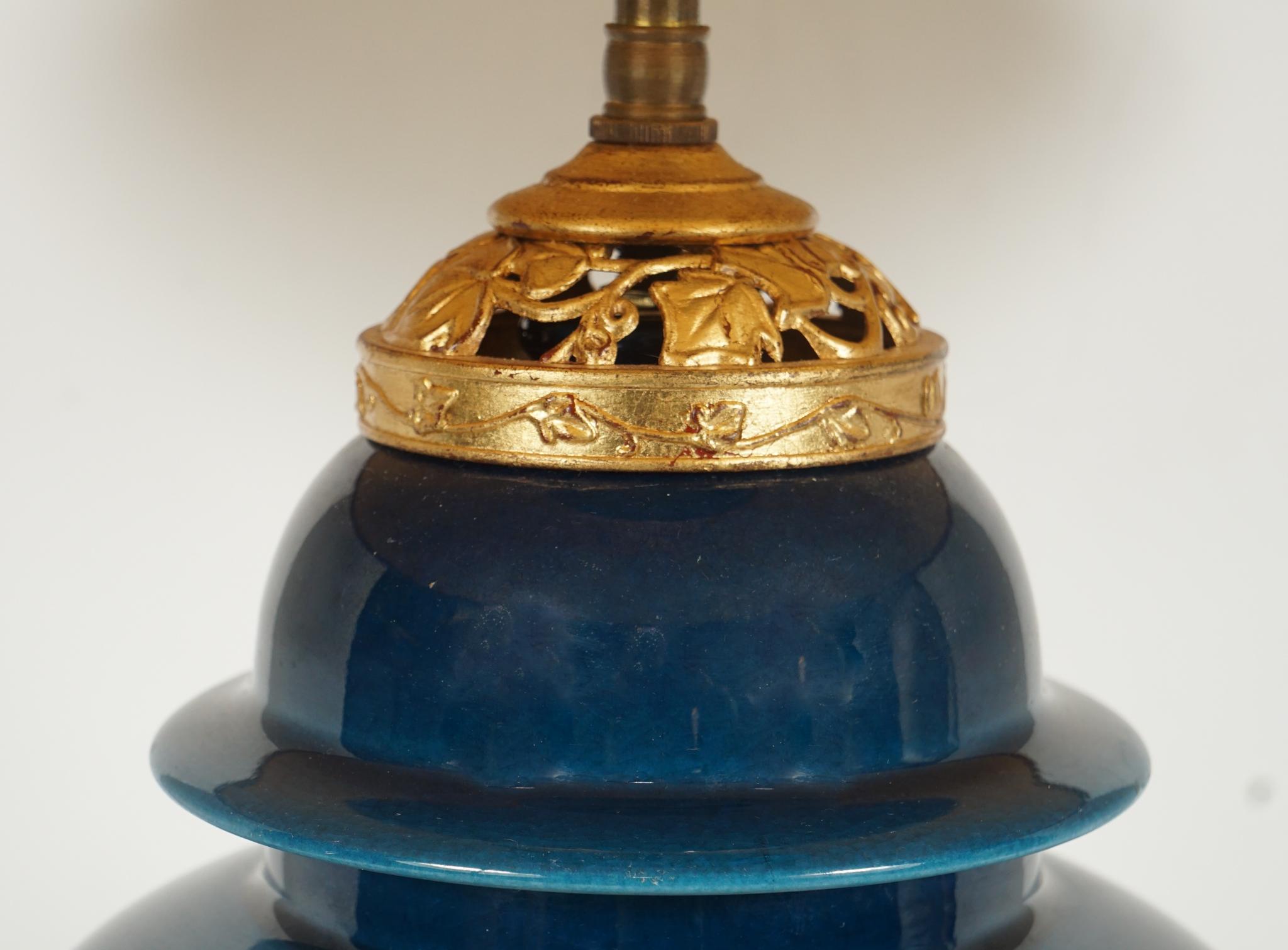 Erste Hälfte 20. Jahrhundert Chinesisch Pulver blau Ingwer Jar Lampe im Zustand „Gut“ im Angebot in Hudson, NY