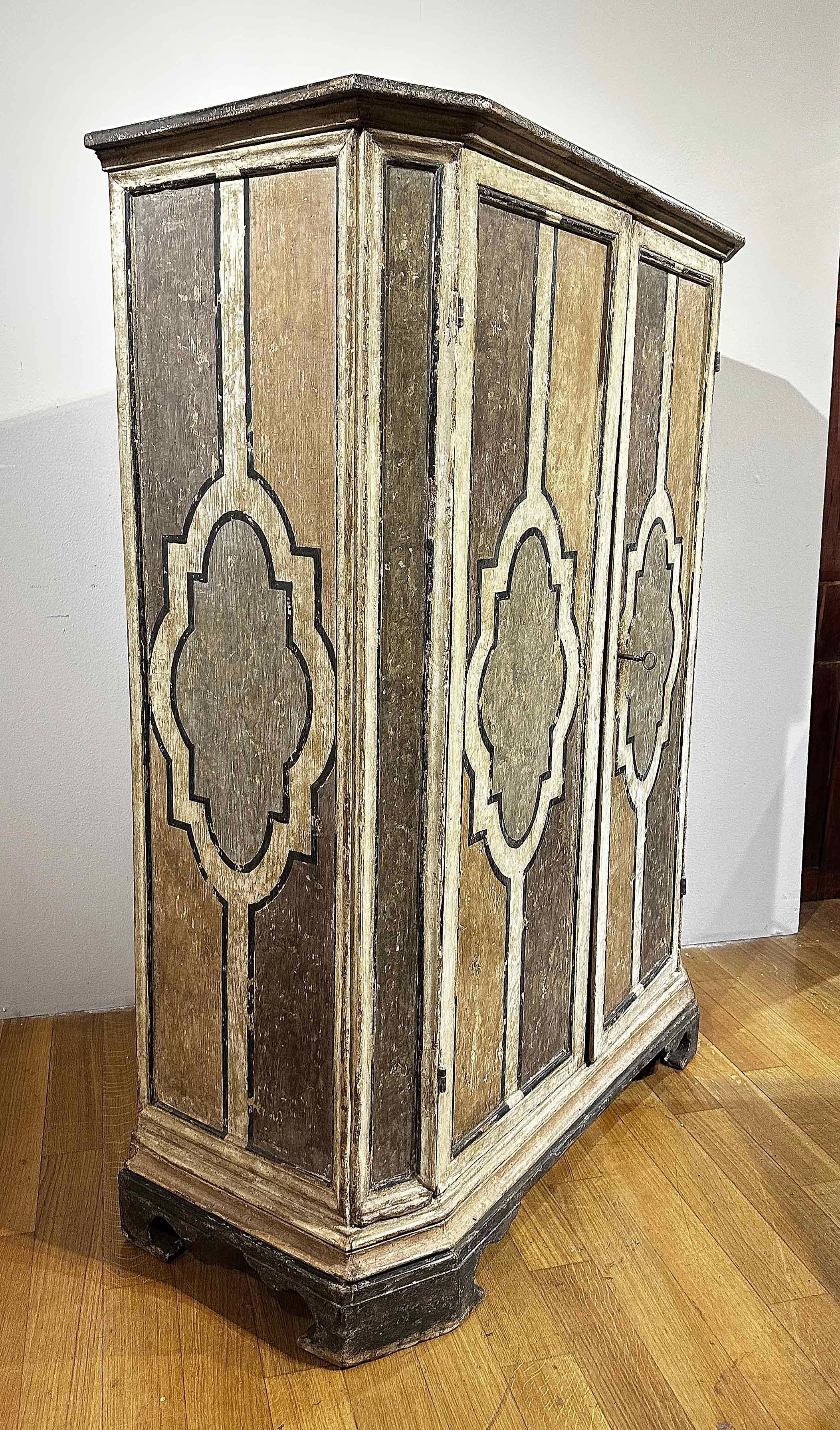 Italiano CABINET LOUIS XIV DIPINTO DELLA PRIMA METÀ DEL XVIII SECOLO in vendita