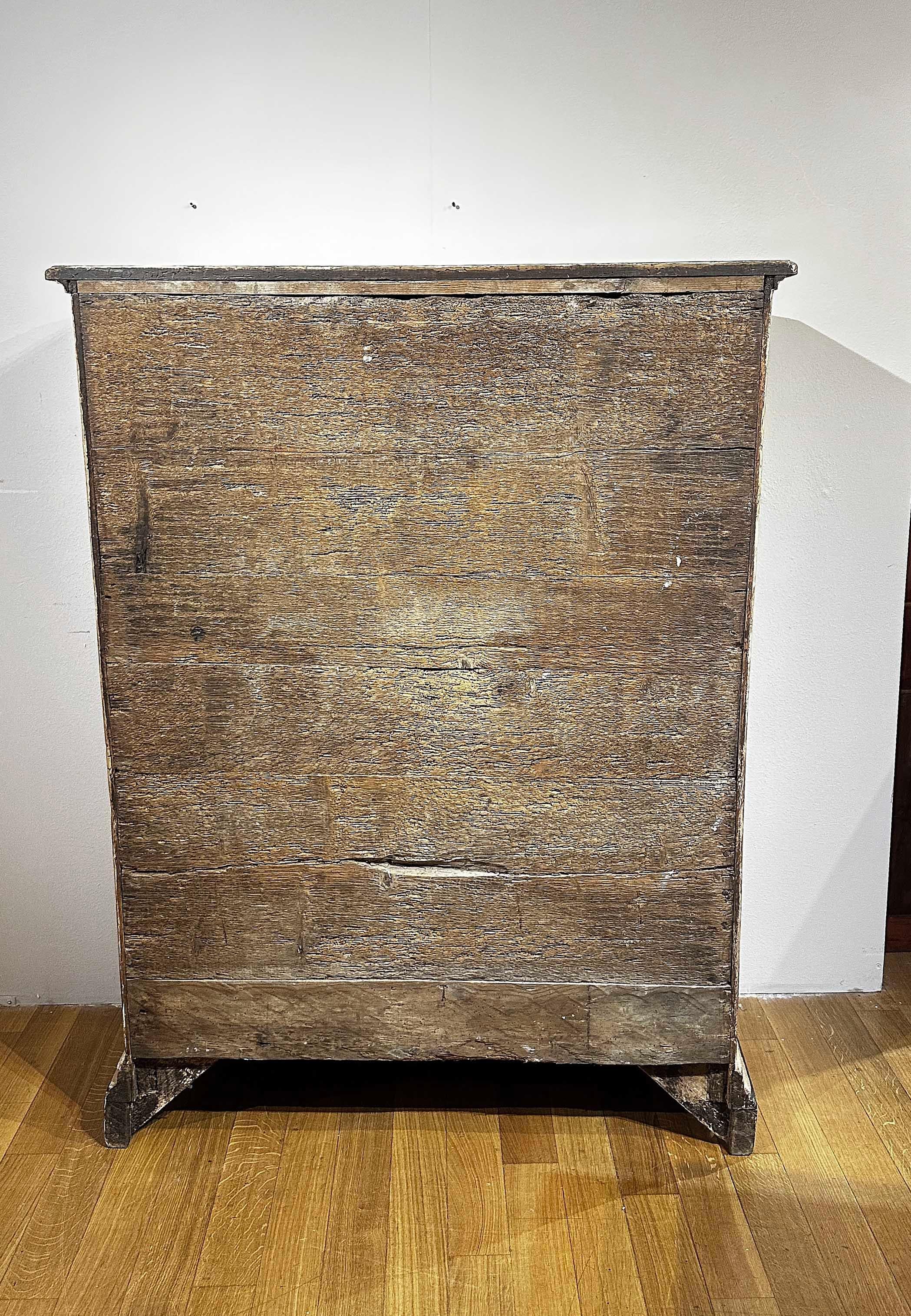 Intagliato a mano CABINET LOUIS XIV DIPINTO DELLA PRIMA METÀ DEL XVIII SECOLO in vendita