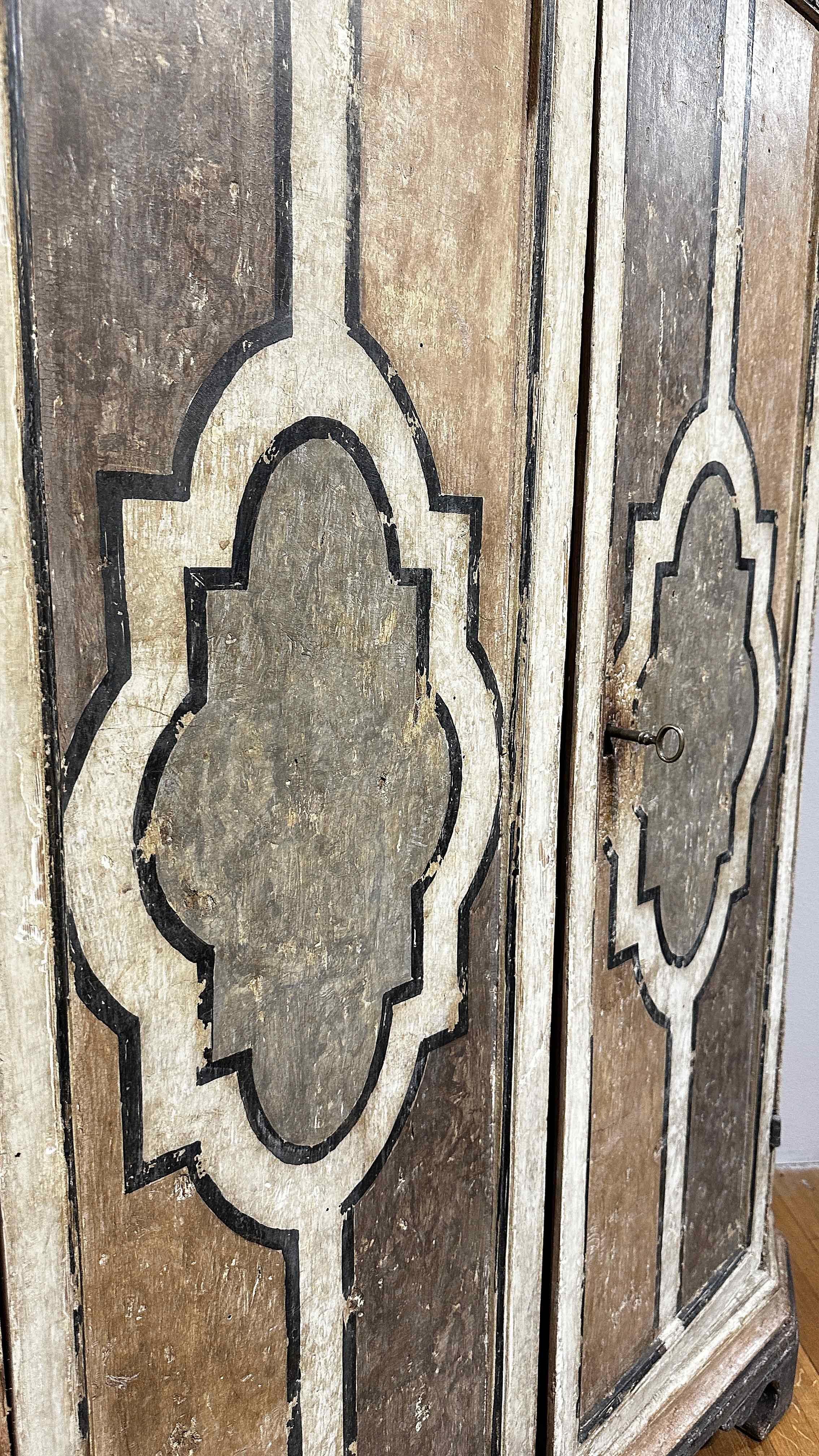 XVIII secolo CABINET LOUIS XIV DIPINTO DELLA PRIMA METÀ DEL XVIII SECOLO in vendita