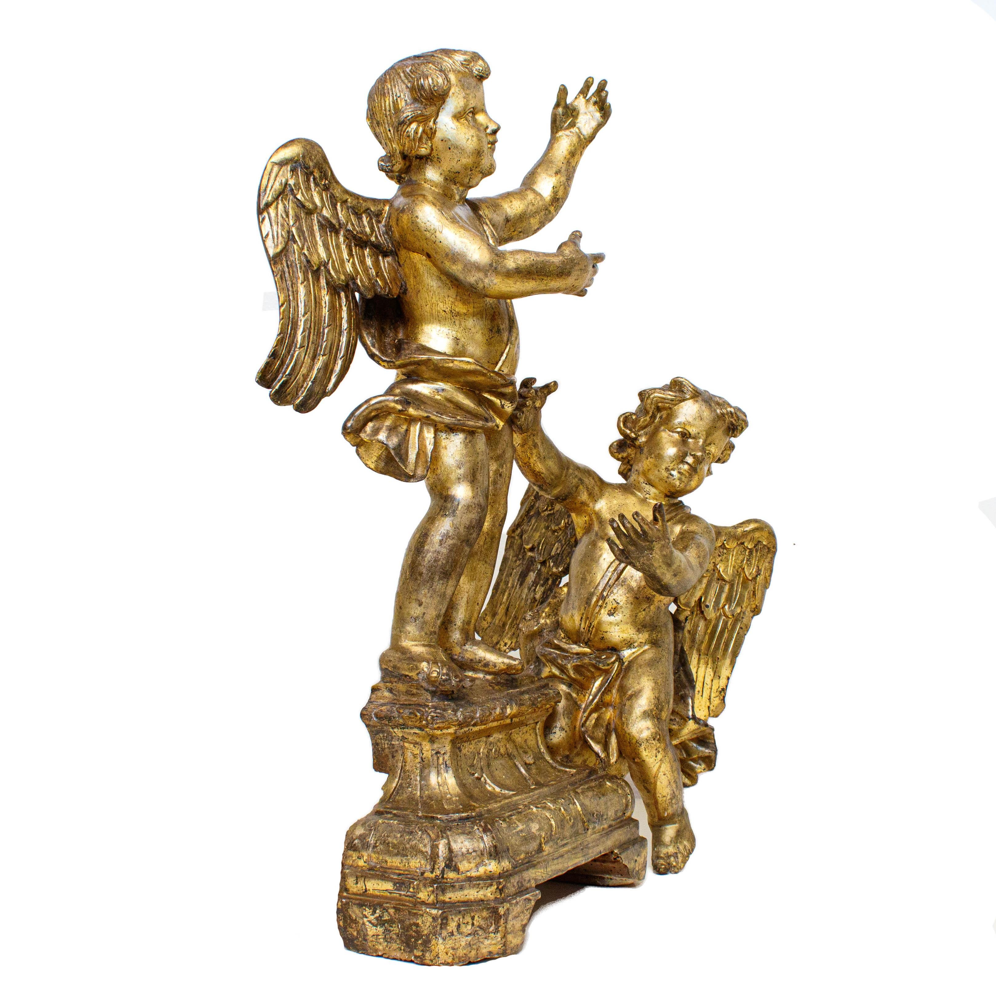First Half of the 18th Century Putti Pair of Sculptures in Gilded Wood For Sale 5