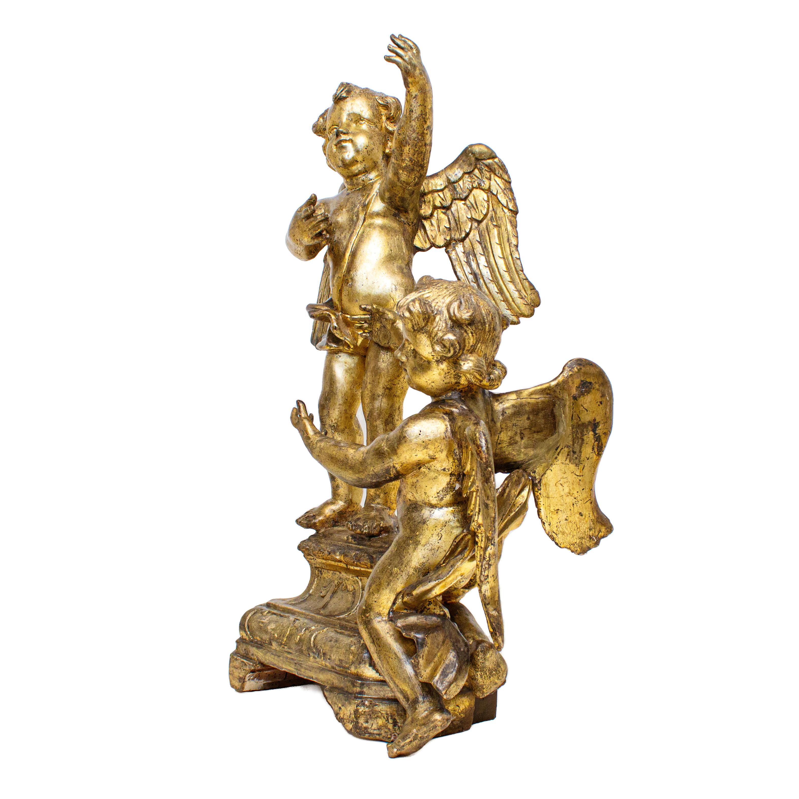 First Half of the 18th Century Putti Pair of Sculptures in Gilded Wood For Sale 6
