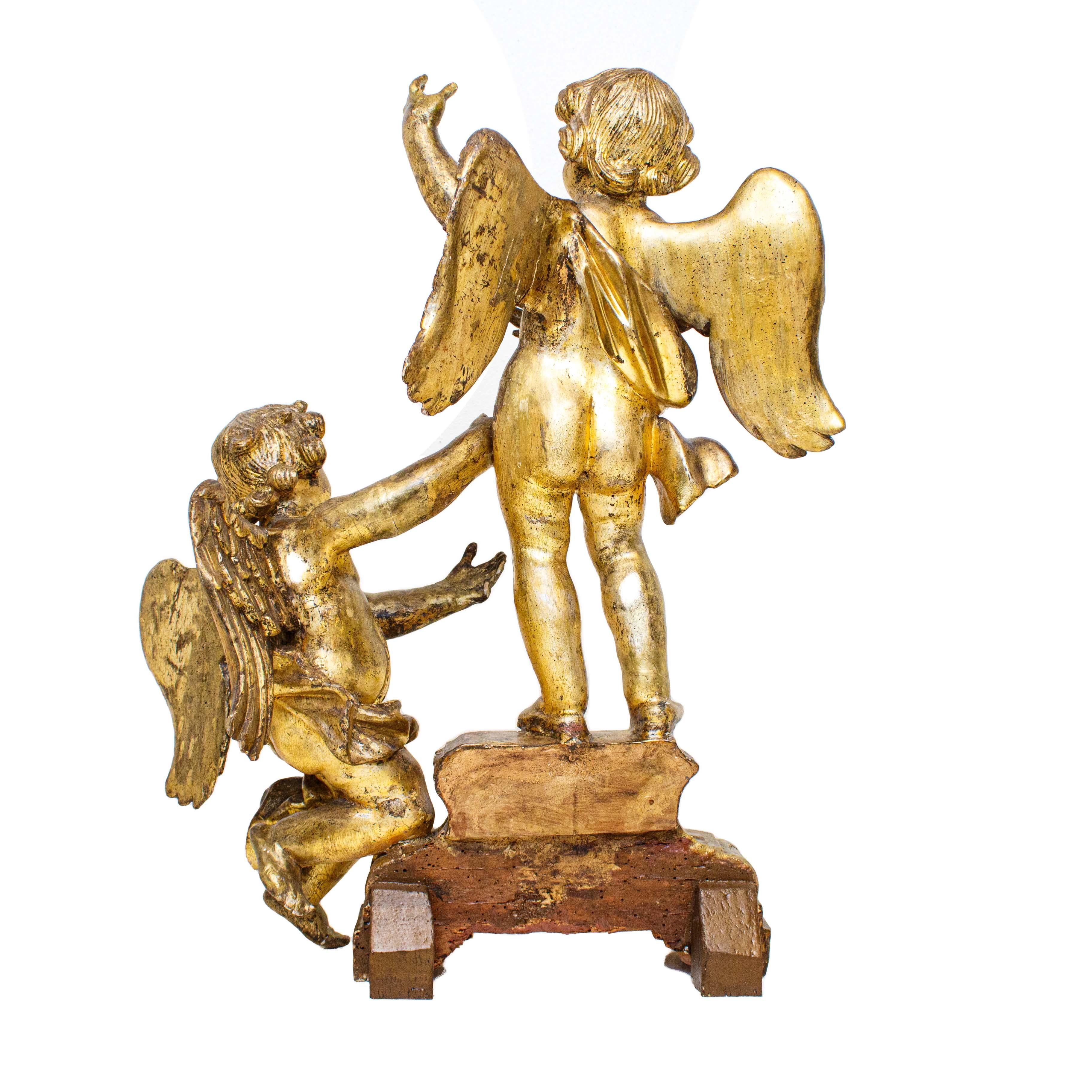 First Half of the 18th Century Putti Pair of Sculptures in Gilded Wood For Sale 7