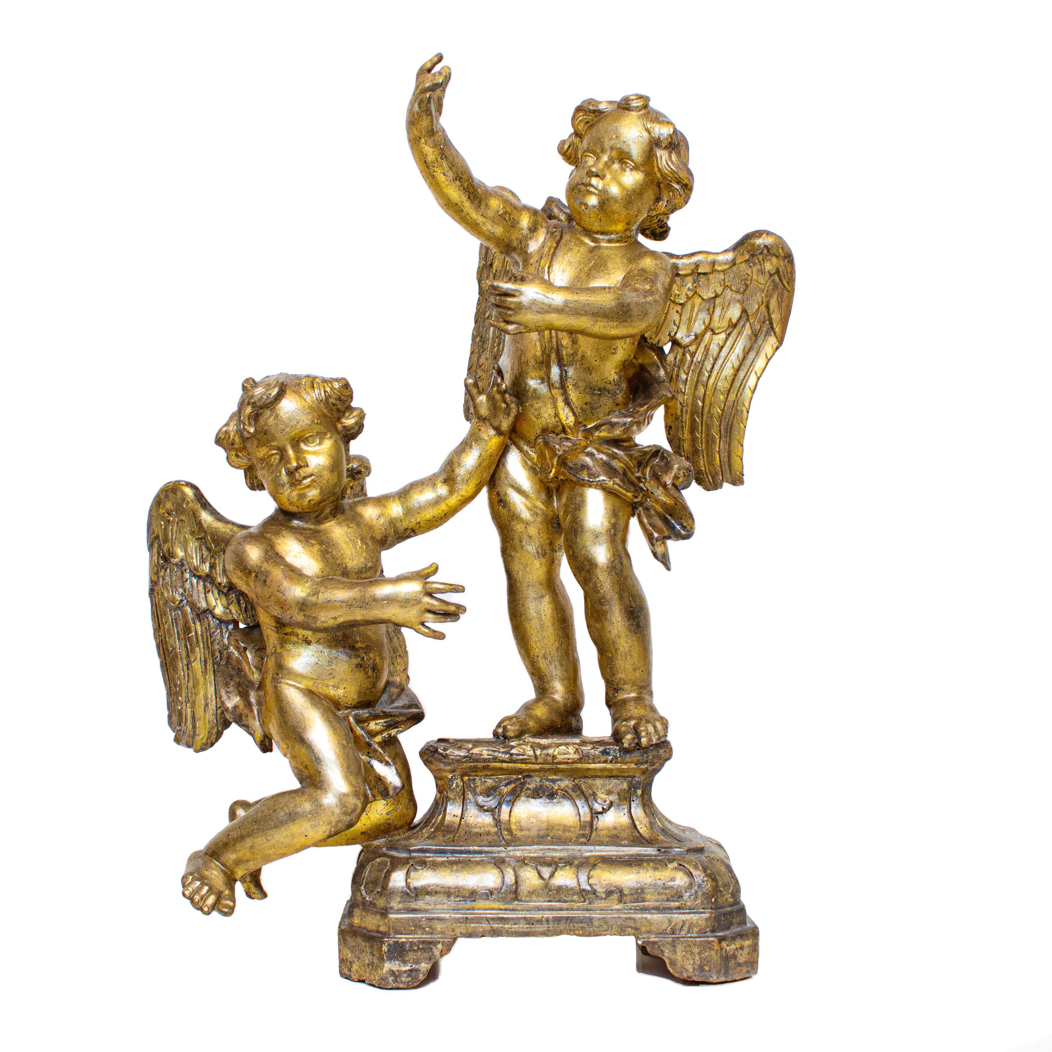 First Half of the 18th Century Putti Pair of Sculptures in Gilded Wood For Sale 8