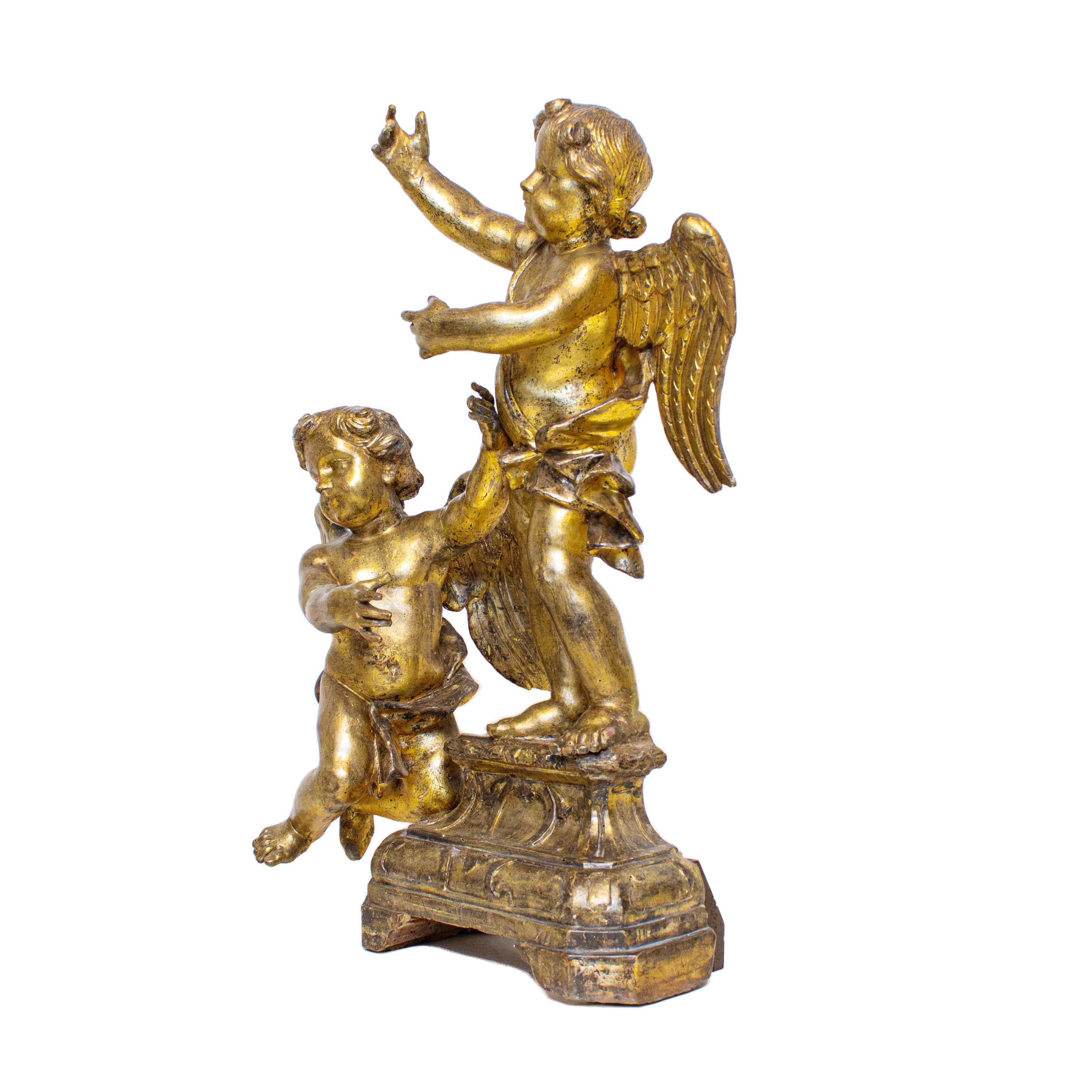 First Half of the 18th Century Putti Pair of Sculptures in Gilded Wood For Sale 9