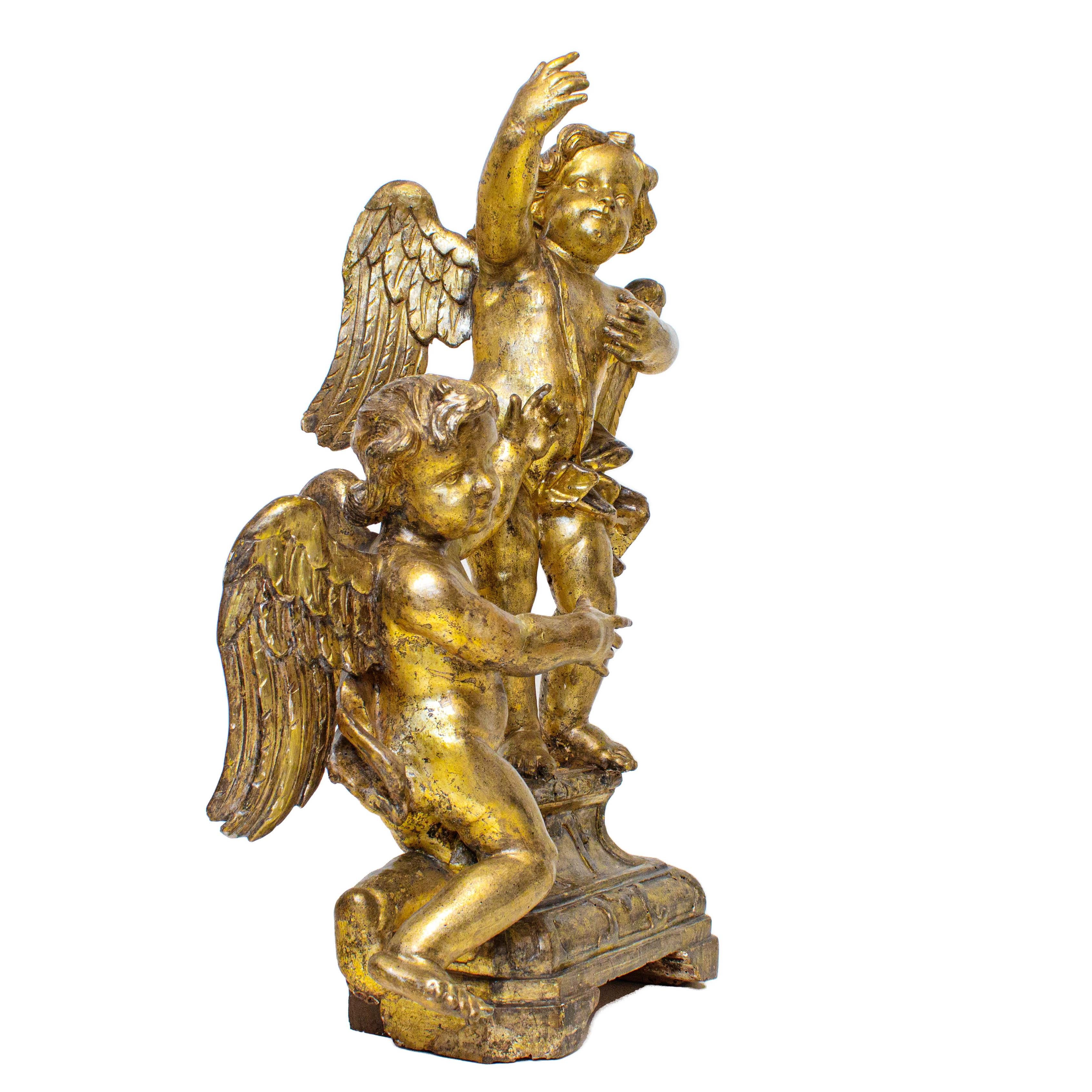 First Half of the 18th Century Putti Pair of Sculptures in Gilded Wood For Sale 10