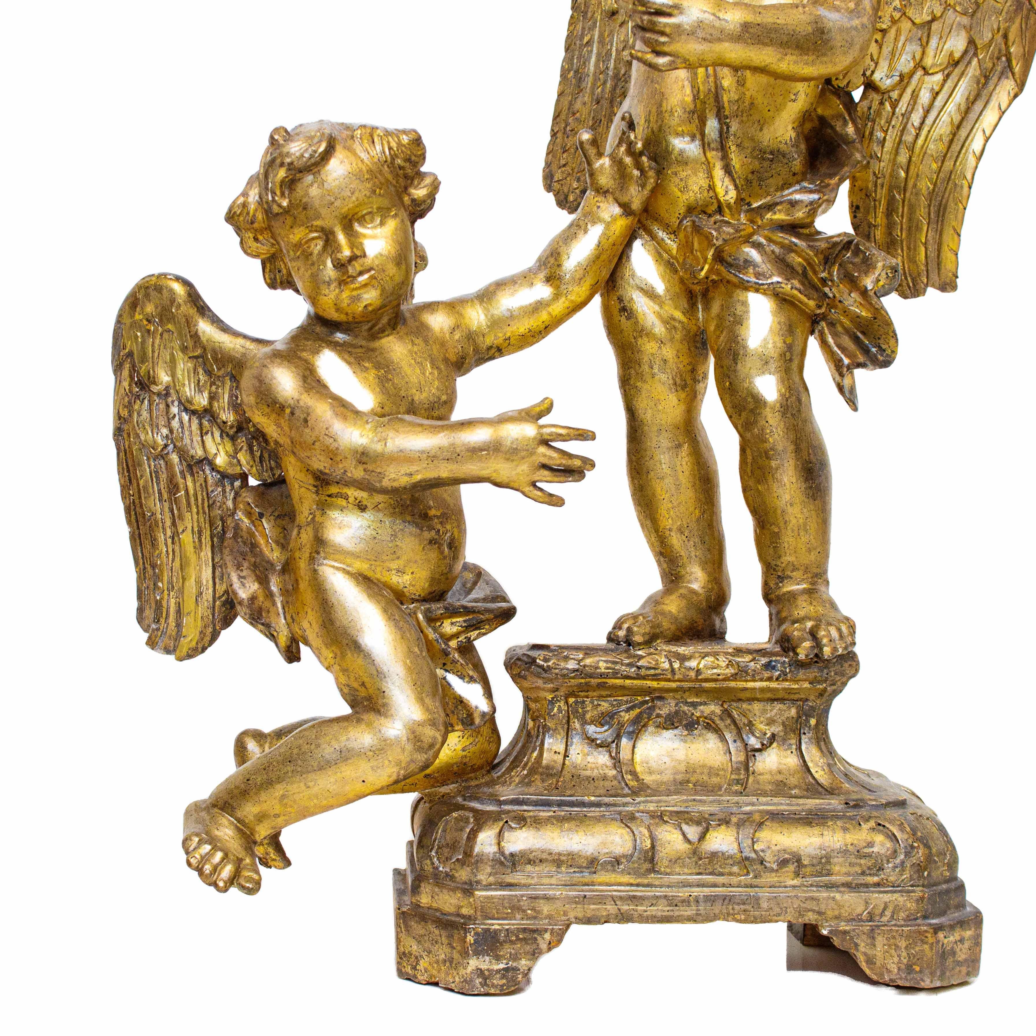 First Half of the 18th Century Putti Pair of Sculptures in Gilded Wood For Sale 12