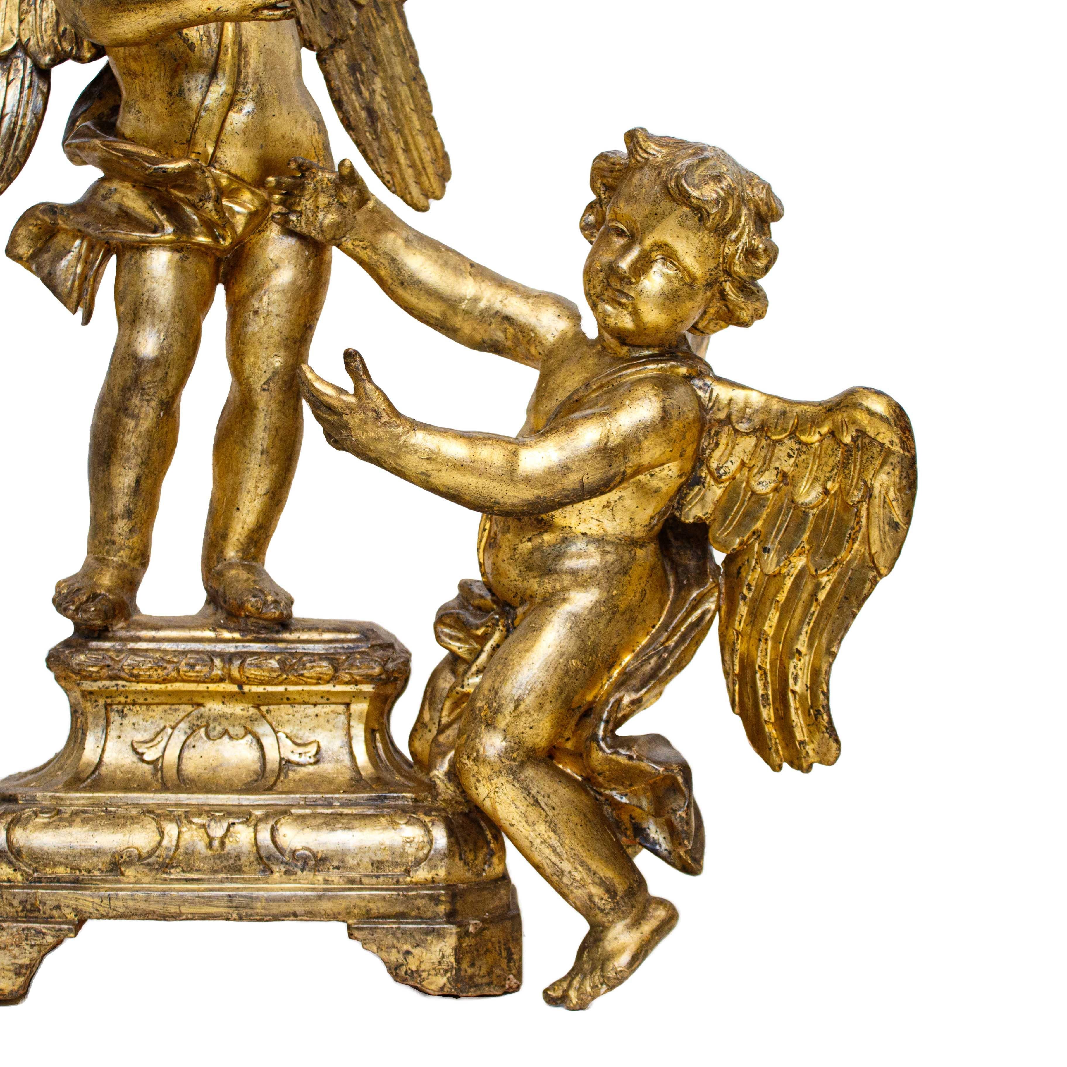 Italian First Half of the 18th Century Putti Pair of Sculptures in Gilded Wood For Sale