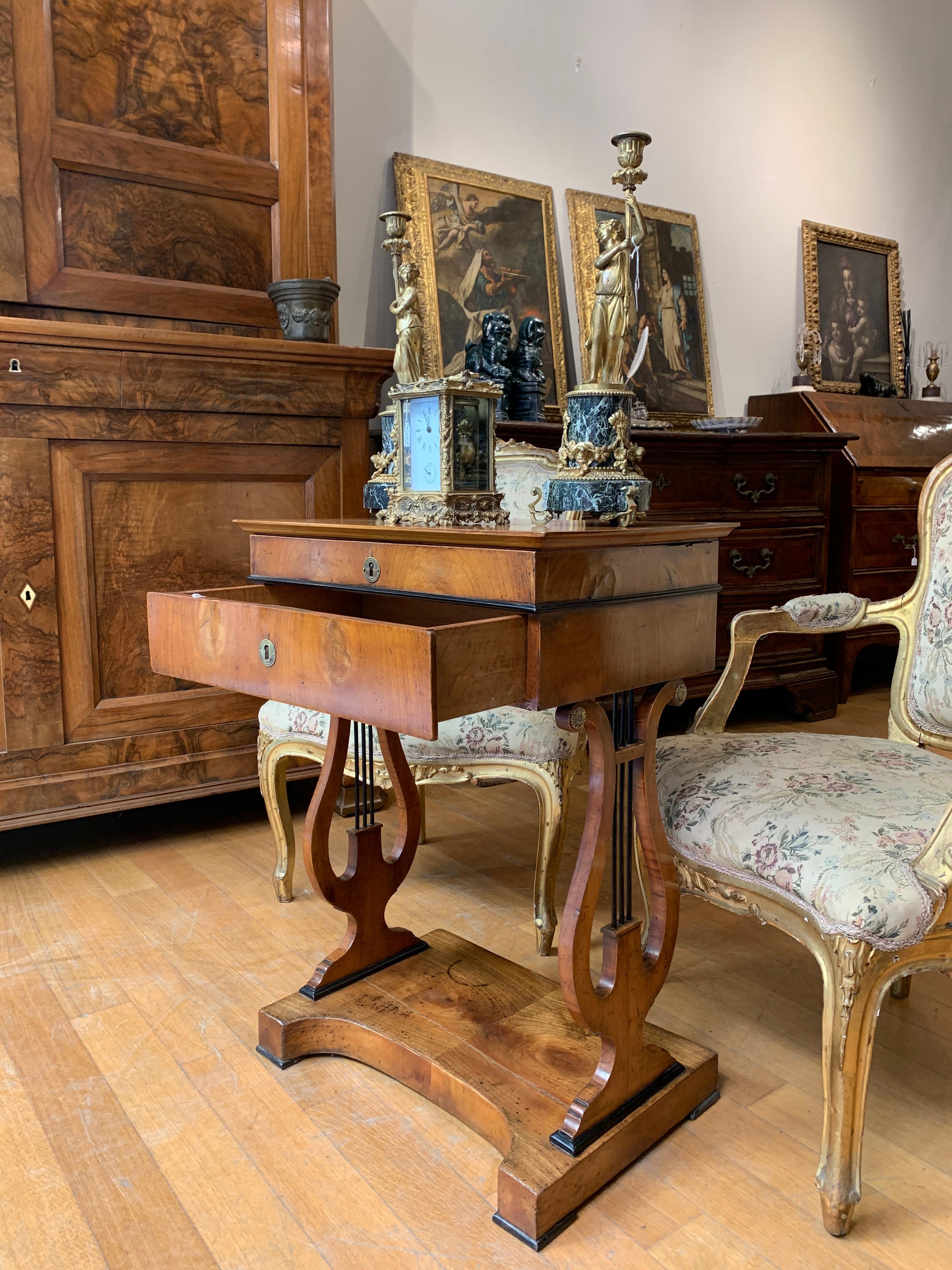 FIRST HALF OF THE 19th CENTURY CARLO X WORK TABLE  2