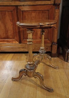 FIRST HALF OF THE 19th CENTURY CARVED WALNUT COFFEE TABLE