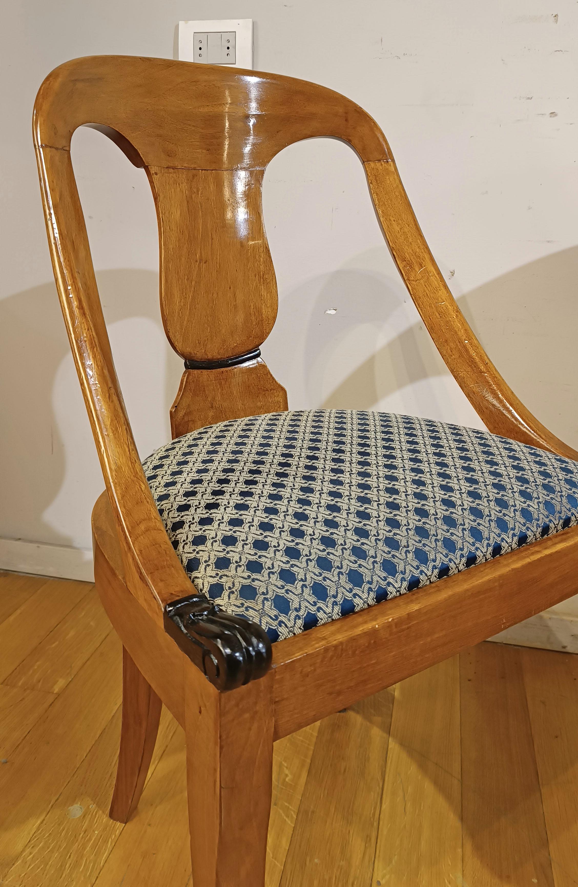 FIRST HALF OF THE 19th CENTURY CHARLES X SMALL ARMCHAIRS IN WALNUT For Sale 6