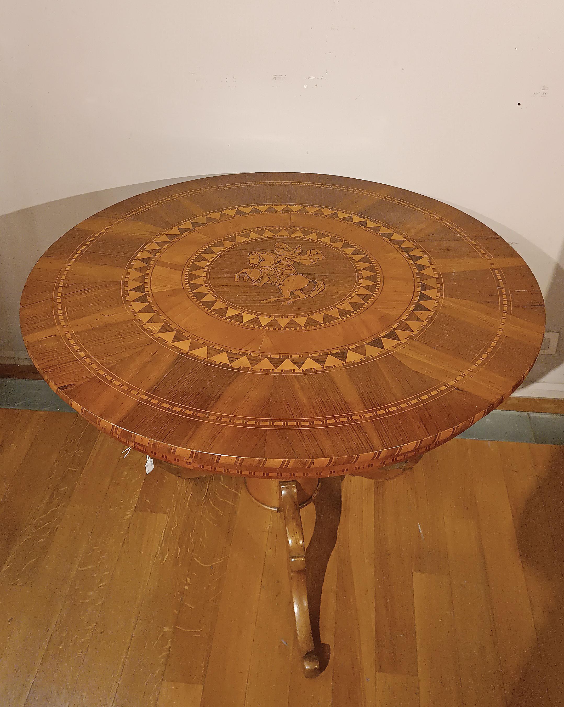 PRIMERA MITAD DEL SIGLO XIX MESA ROLO ENLAIDADA Tallado a mano en venta