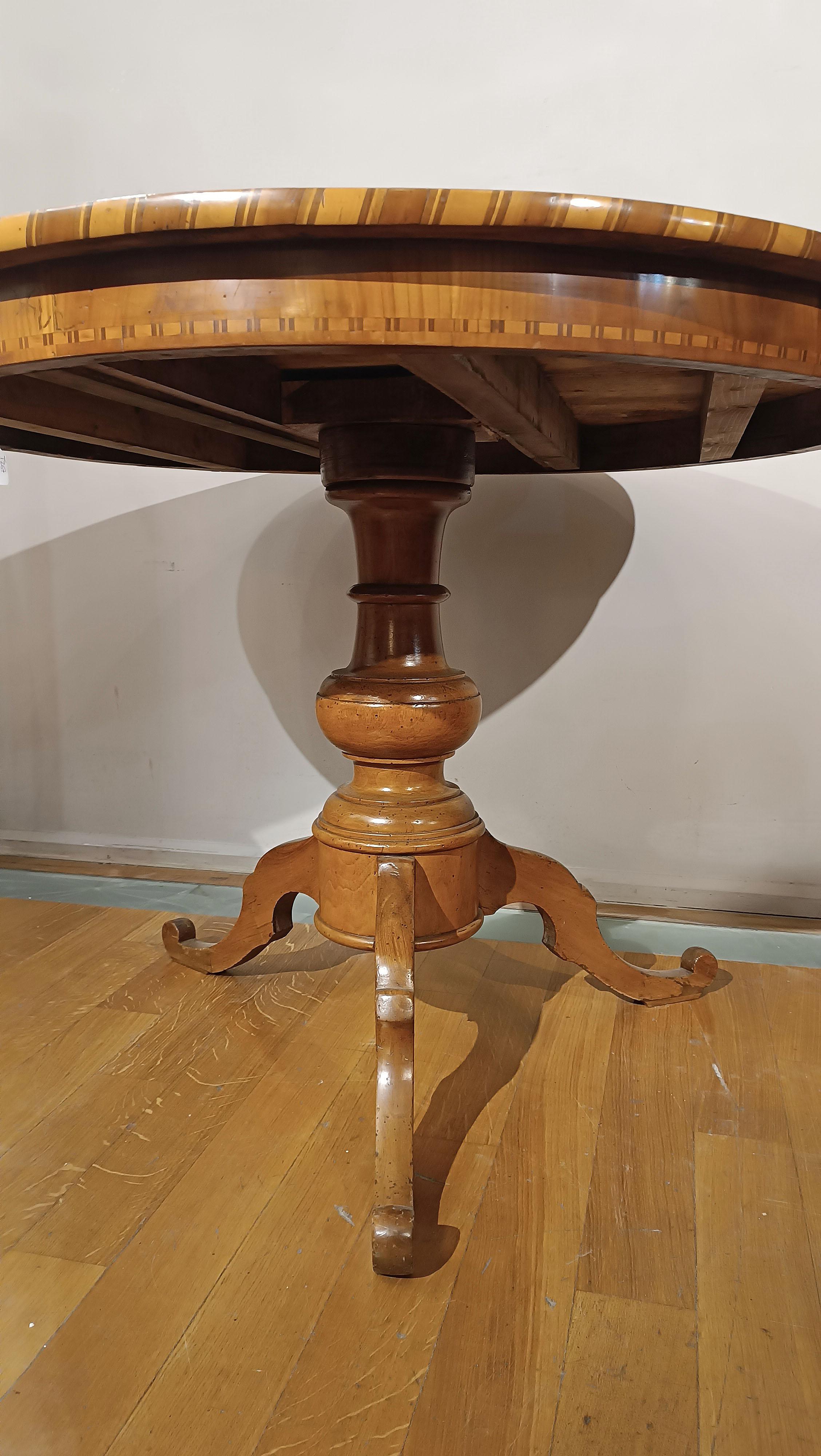PRIMERA MITAD DEL SIGLO XIX MESA ROLO ENLAIDADA en Bueno estado para la venta en Firenze, FI
