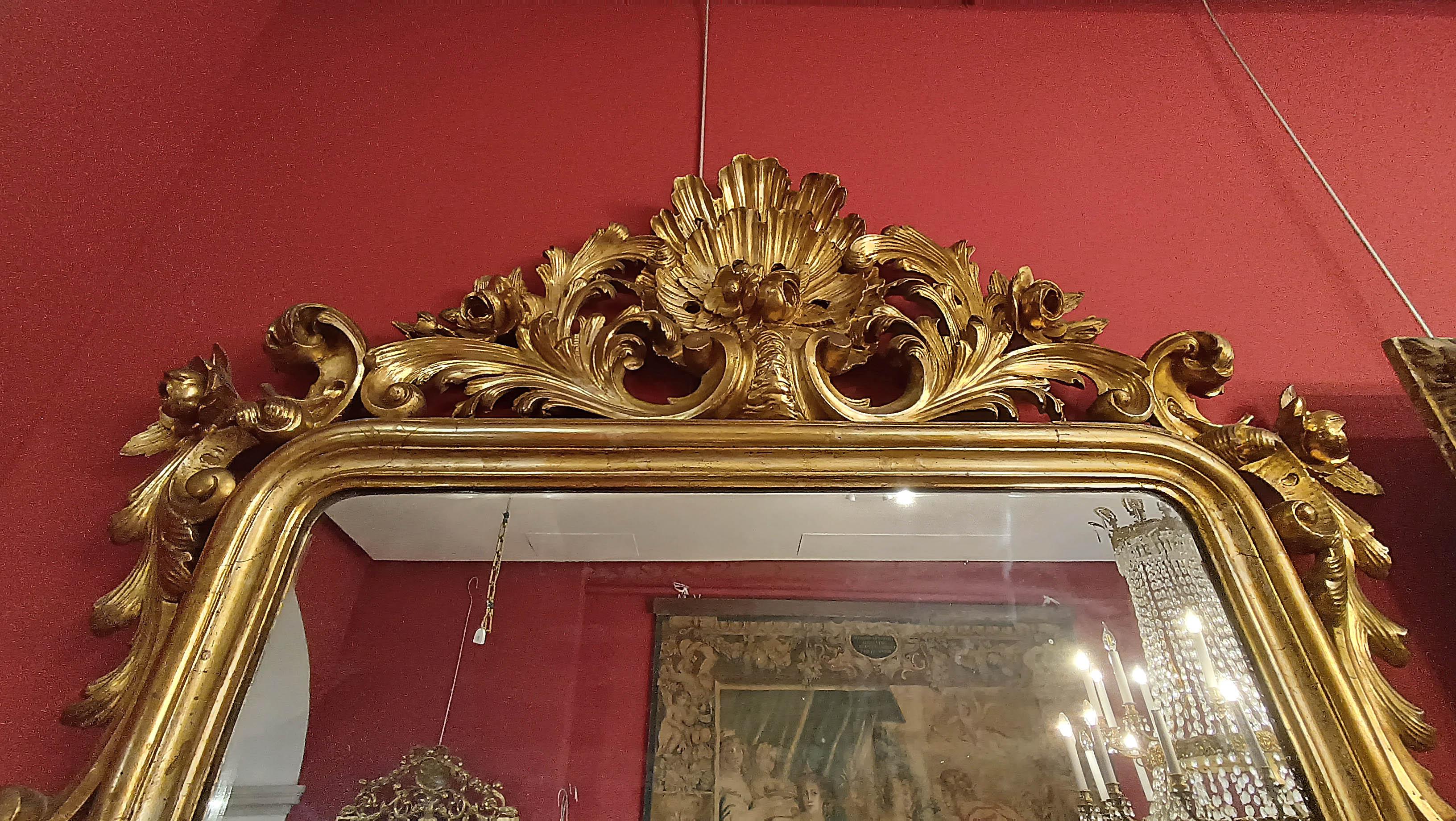 Intagliato a mano GRANDE SPECCHIO DORATO LOUIS PHILIPPE DELLA PRIMA METÀ DEL XIX SECOLO in vendita