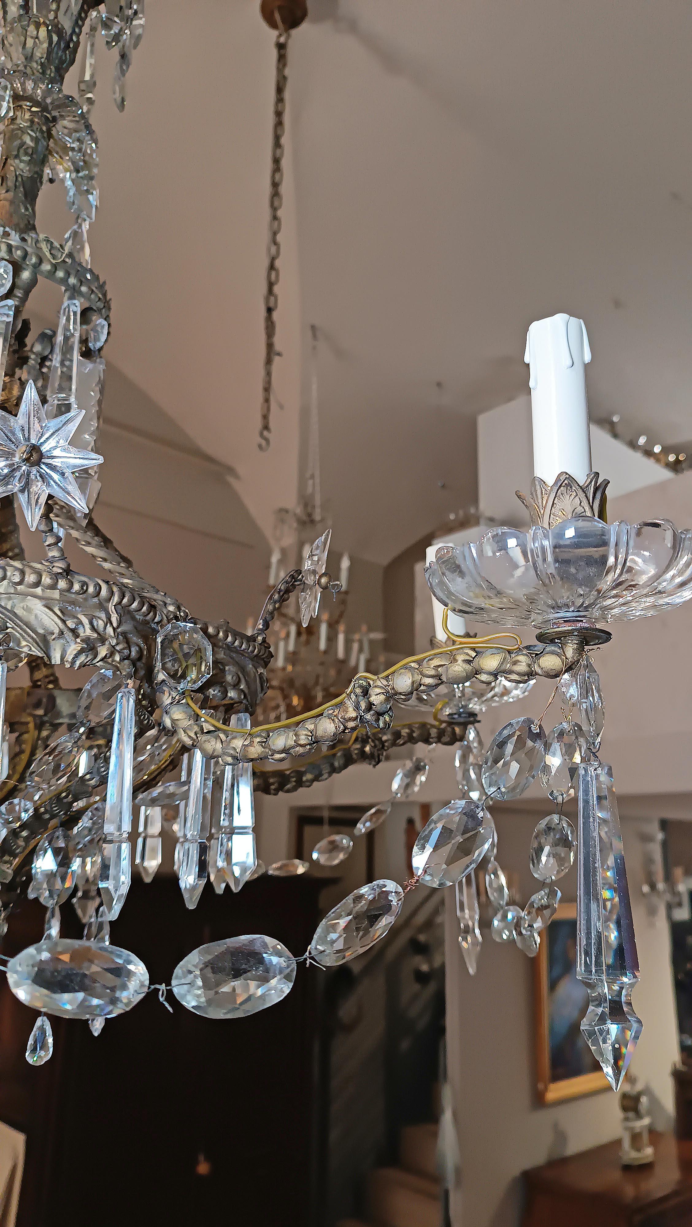 PREMIÈRE MOITIÉ DU 19e SIÈCLE CHANDELIER LOUIS PHILIPPE AVEC CRISTAUX en vente 4