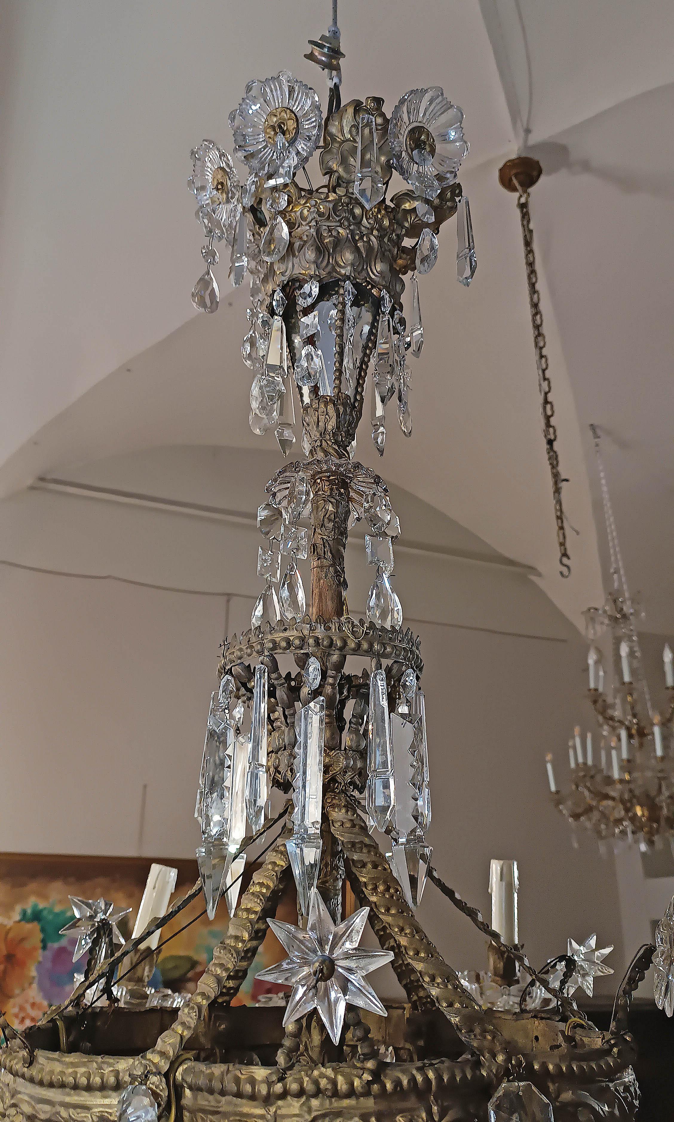 PREMIÈRE MOITIÉ DU 19e SIÈCLE CHANDELIER LOUIS PHILIPPE AVEC CRISTAUX Bon état - En vente à Firenze, FI