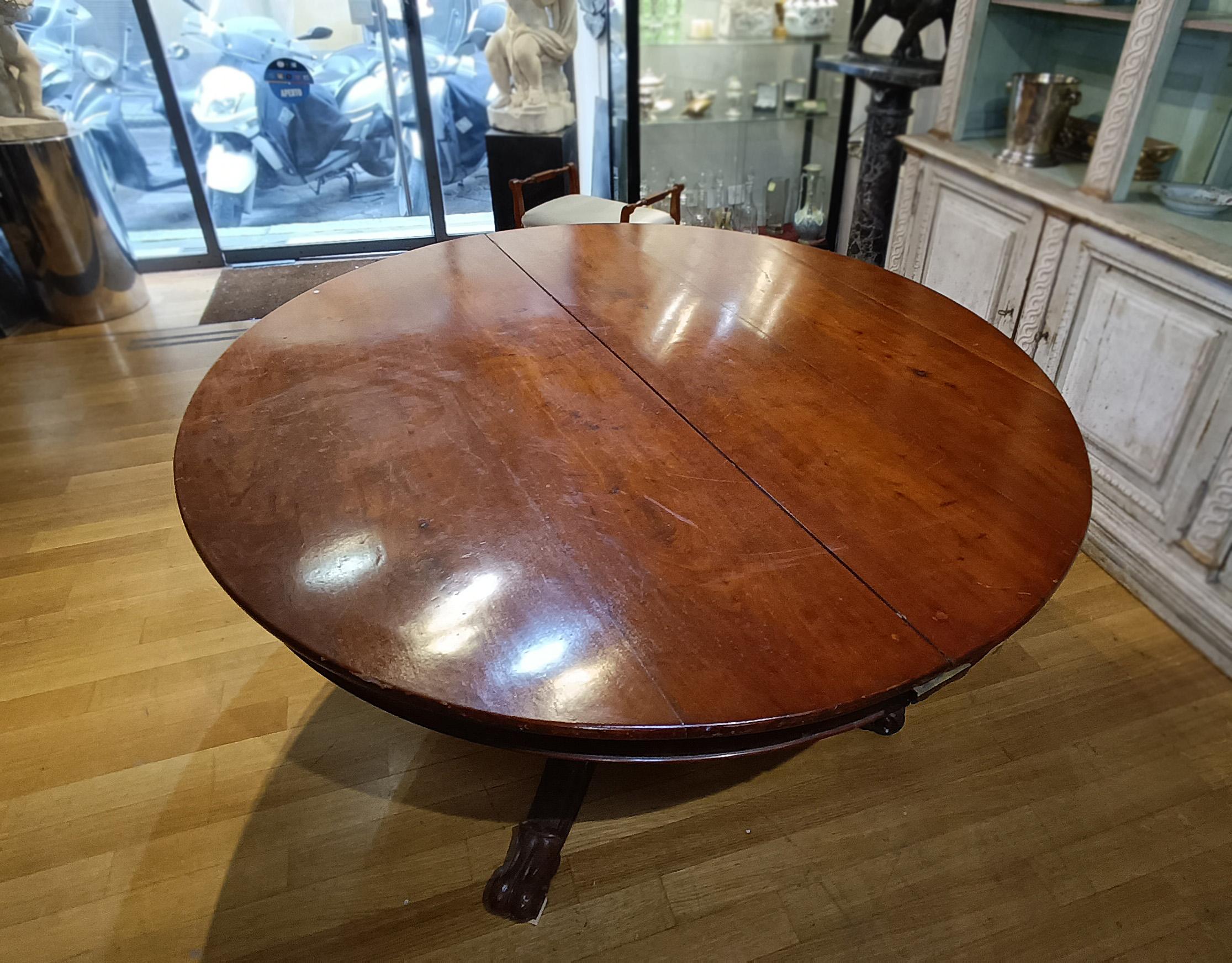 Italian PREMIÈRE MOITIÉ DU 19e SIÈCLE TABLE D'OVALIER LOUIS PHILIPPE EN NOYER en vente