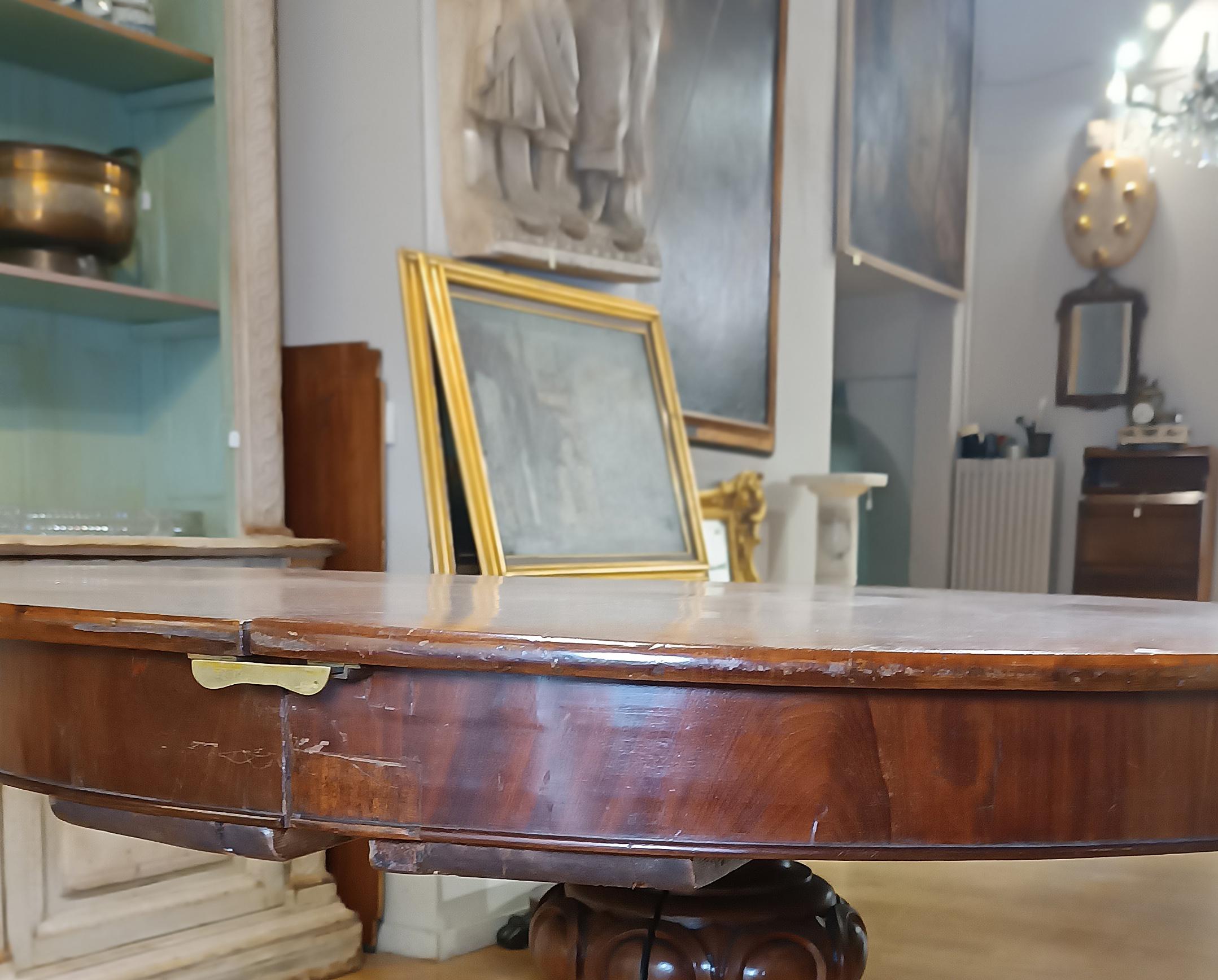 Noyer PREMIÈRE MOITIÉ DU 19e SIÈCLE TABLE D'OVALIER LOUIS PHILIPPE EN NOYER en vente