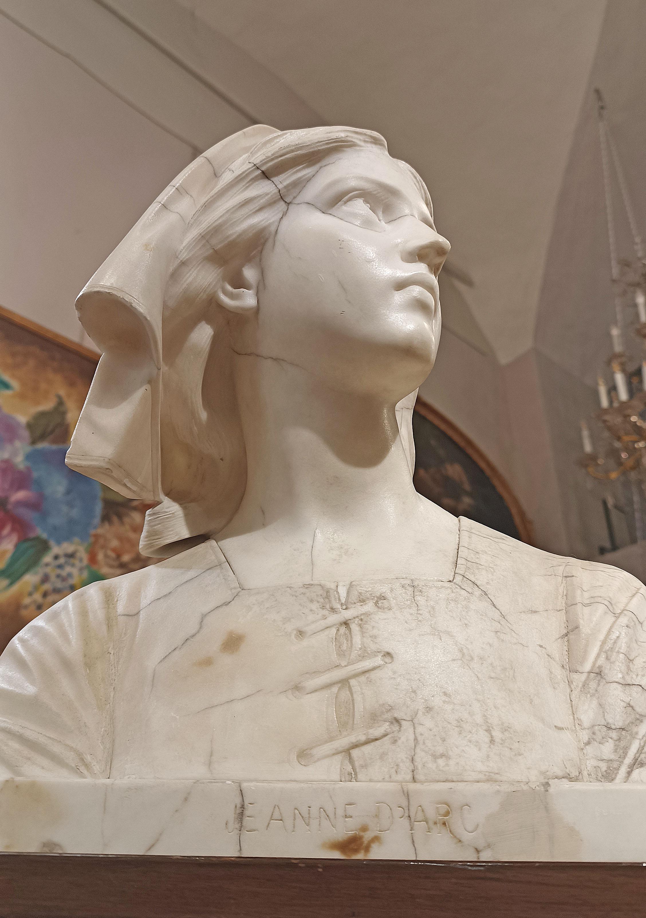 FIRST HALF OF THE 19th CENTURY MARBLE BUST OF JOAN OF ARC in vendita 5