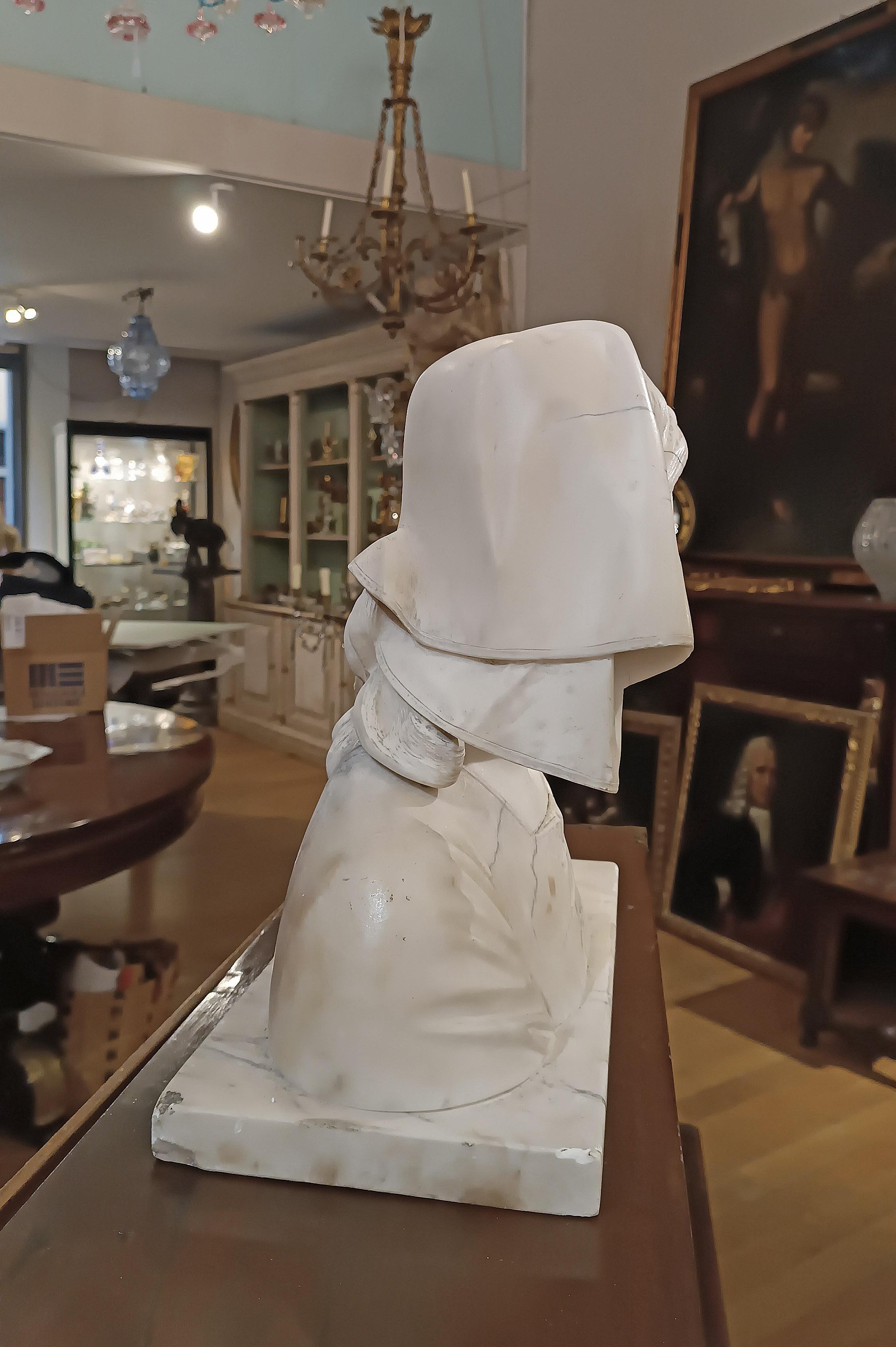FIRST HALF OF THE 19th CENTURY MARBLE BUST OF JOAN OF ARC in vendita 6