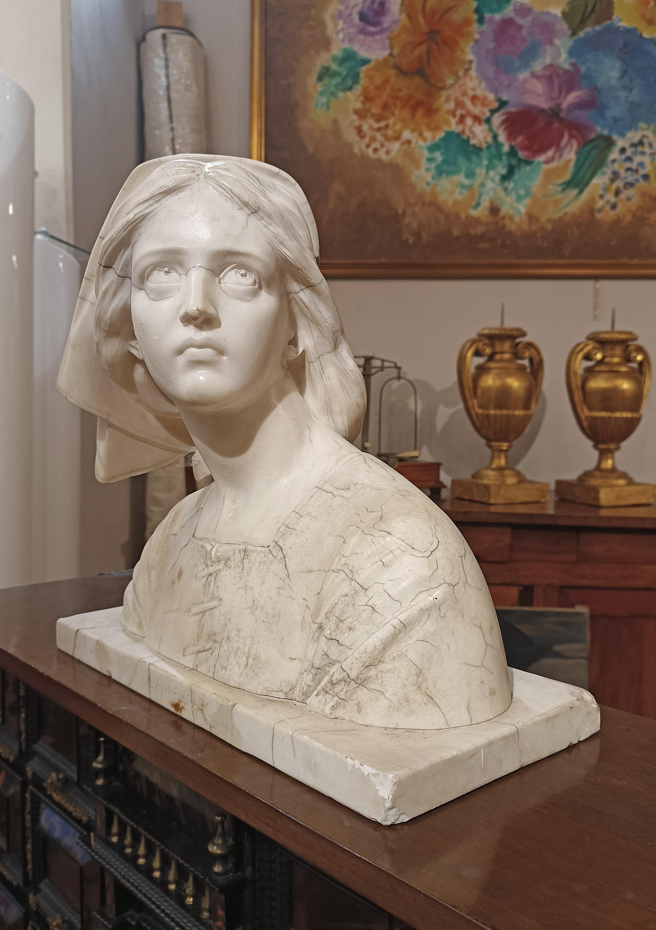 French FIRST HALF OF THE 19th CENTURY MARBLE BUST OF JOAN OF ARC in vendita