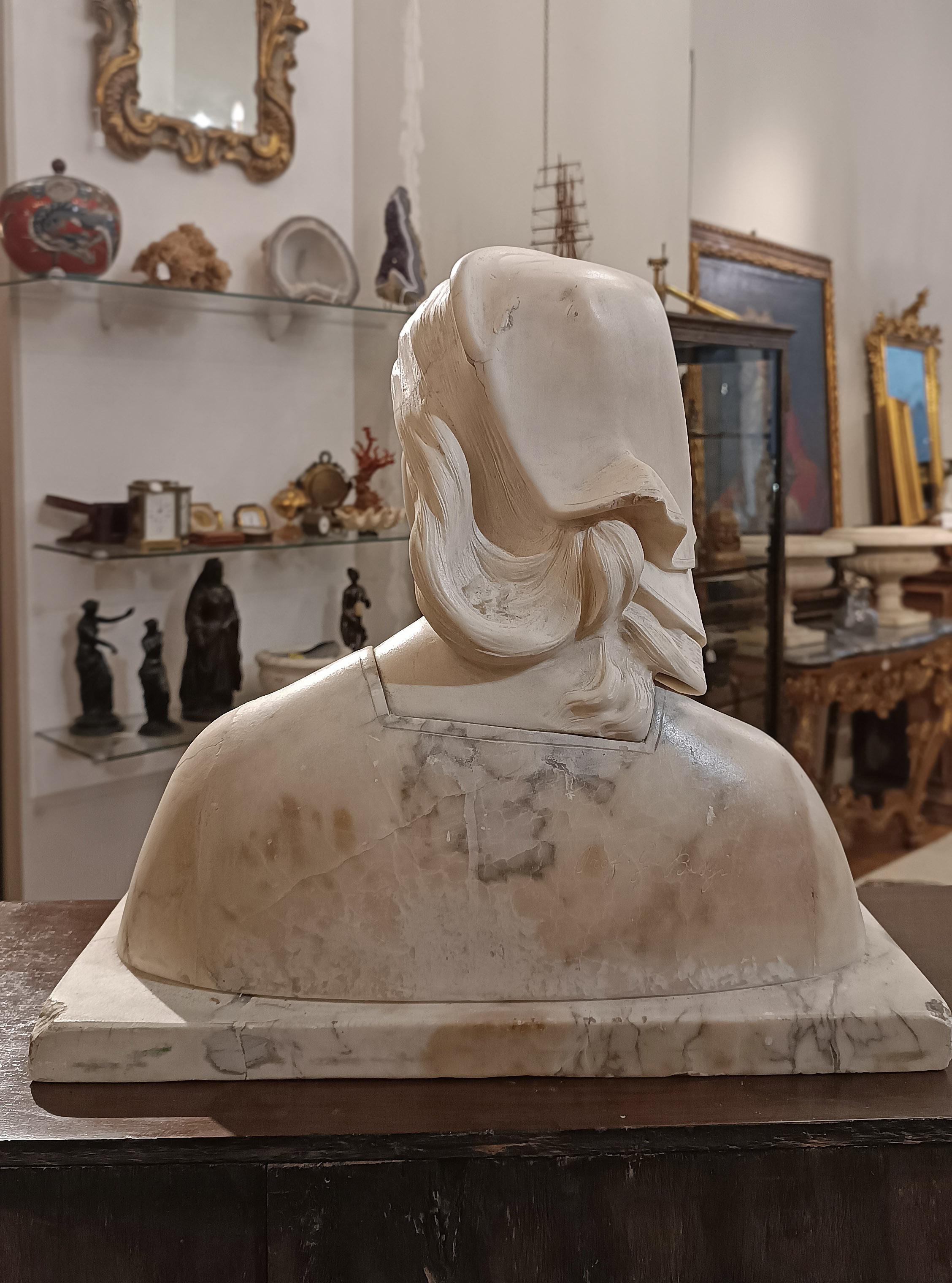 Fatto a mano FIRST HALF OF THE 19th CENTURY MARBLE BUST OF JOAN OF ARC in vendita