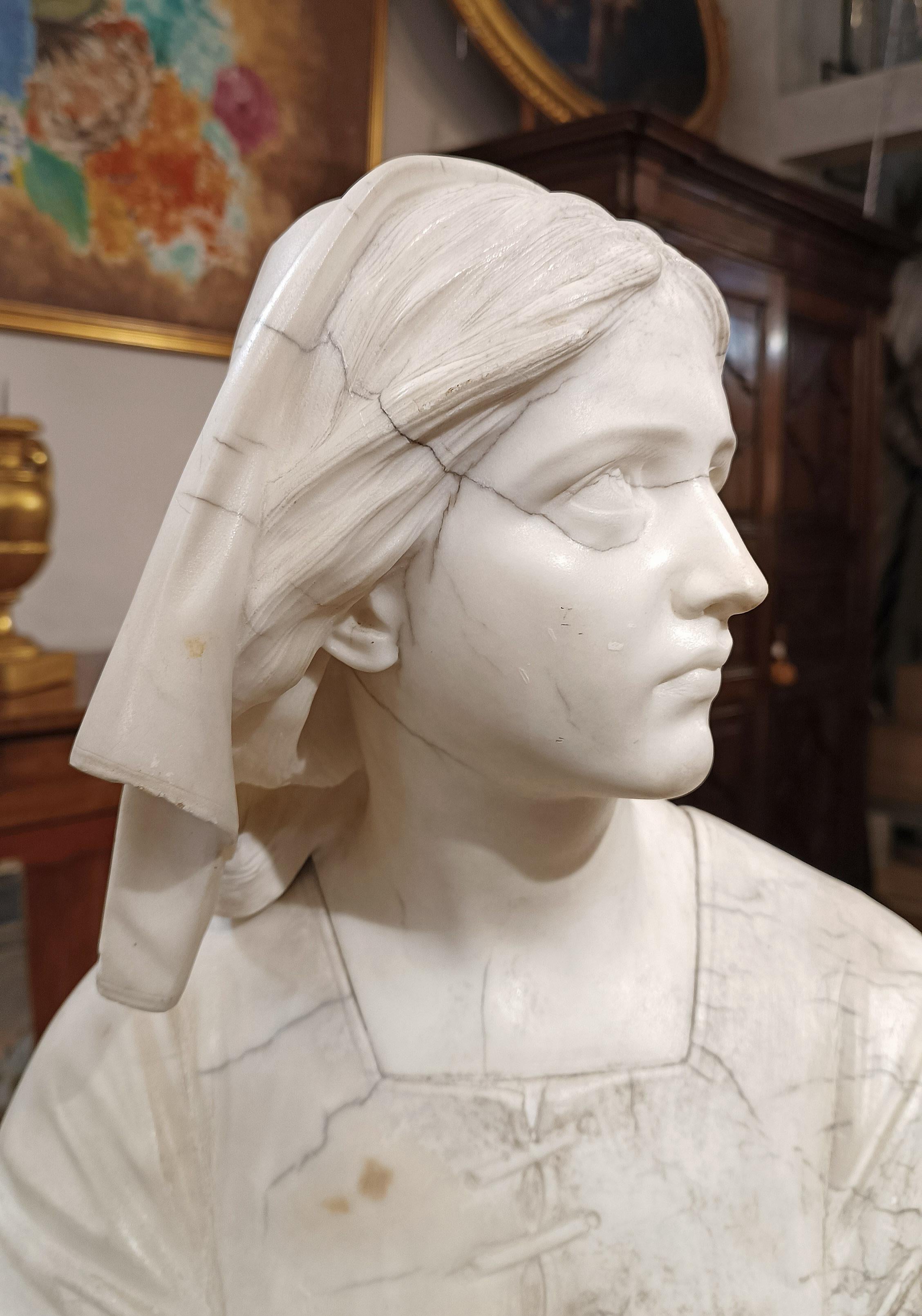 FIRST HALF OF THE 19th CENTURY MARBLE BUST OF JOAN OF ARC in vendita 1