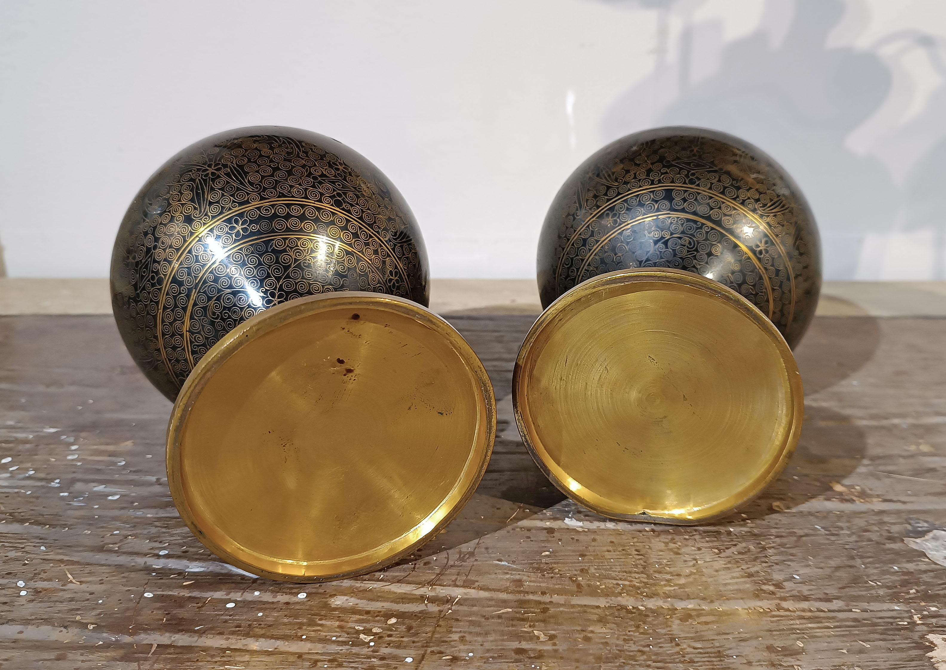 PREMIÈRE MOITIÉ DU 19e SIÈCLE PAIRE DE VASES CLOISONNÉS CHINOIS en vente 2