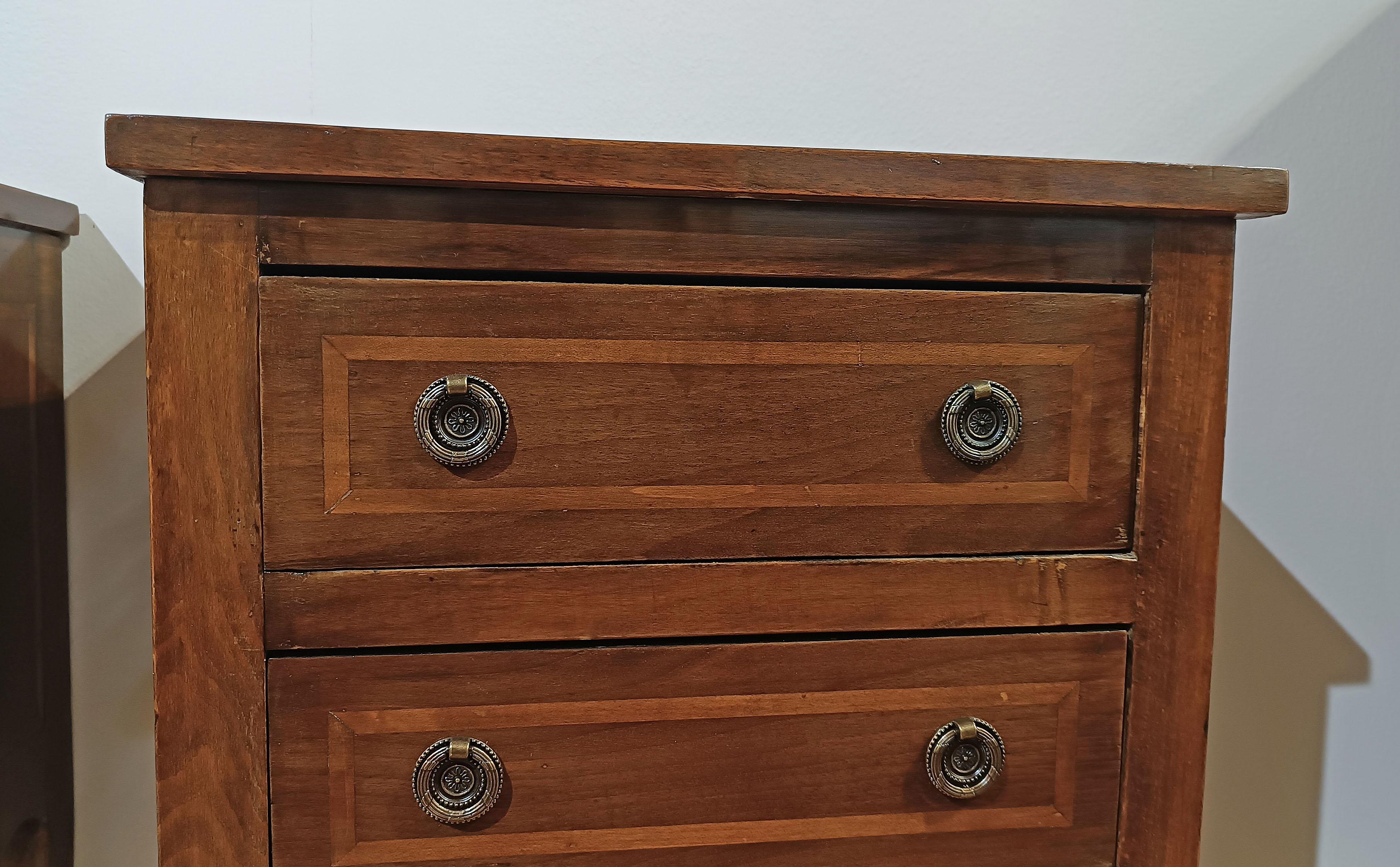 19th Century PREMIÈRE MOITIÉ DU 19e SIÈCLE Paire de tables de chevet de style néoclassique en vente