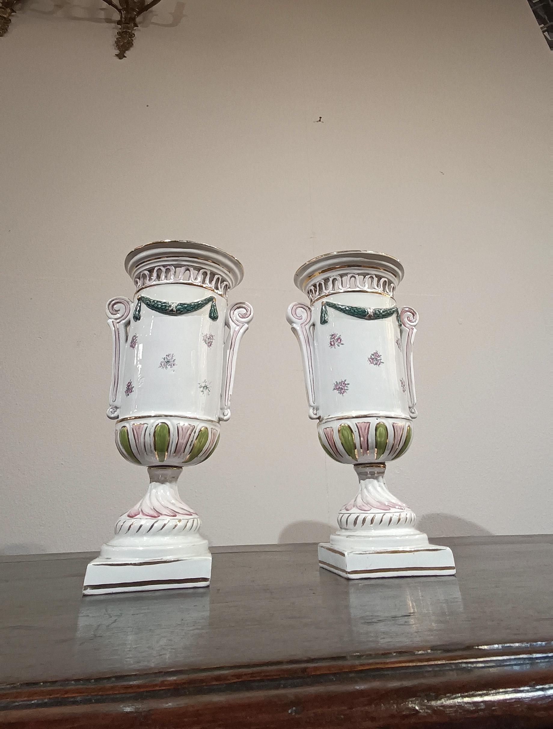 COPPIA DI VASI IN PORCELLANA DIPINTA DELLA PRIMA METÀ DEL XIX SECOLO in vendita 5
