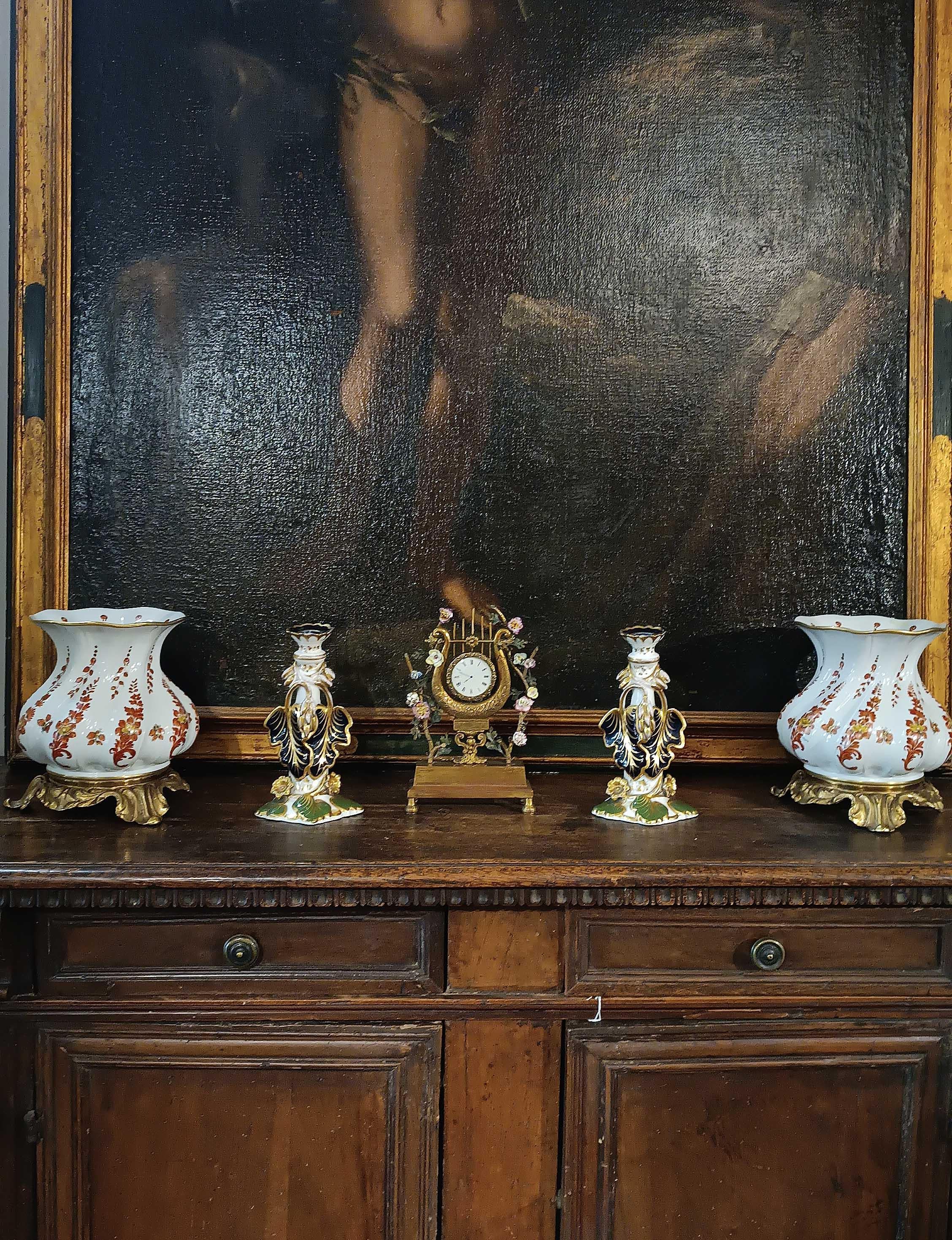 FIRST HALF OF THE 19th CENTURY PAIR OF PORCELAIN CANDLESTICKS in vendita 3