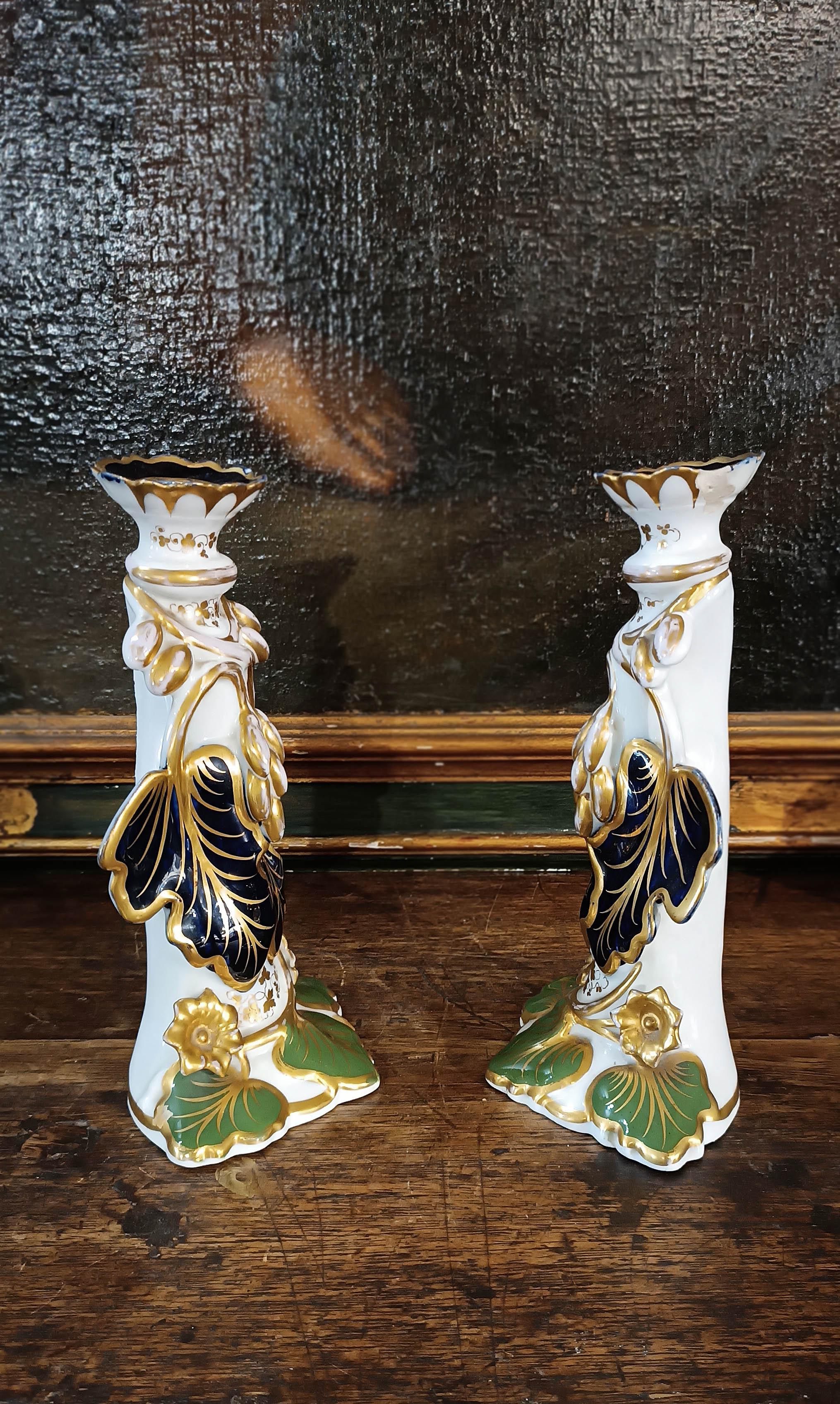 Luigi Filippo FIRST HALF OF THE 19th CENTURY PAIR OF PORCELAIN CANDLESTICKS in vendita