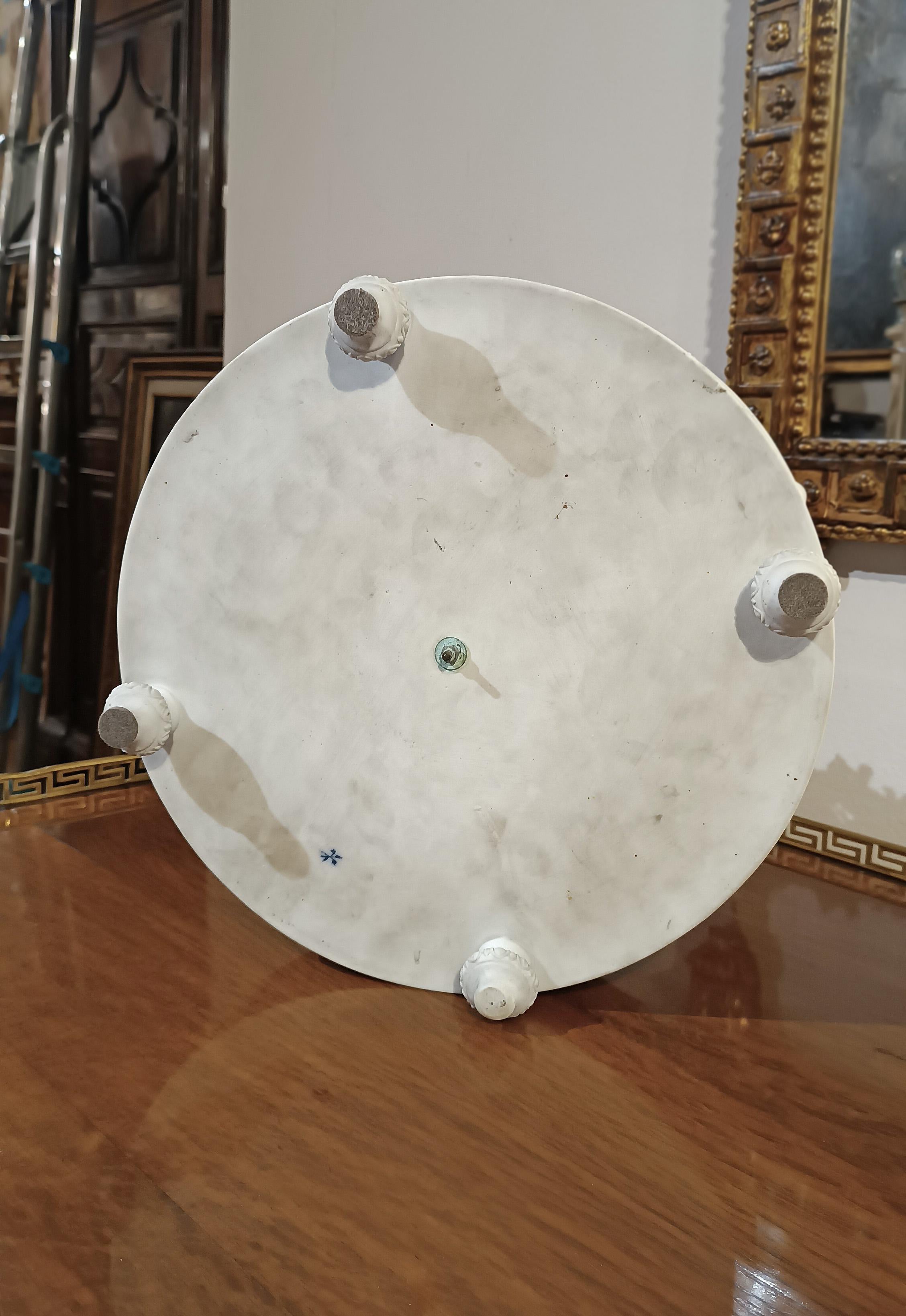 PREMIÈRE MOITIÉ DU 19e SIÈCLE CENTRALE DE BISCUIT EN PORCELAINE en vente 3