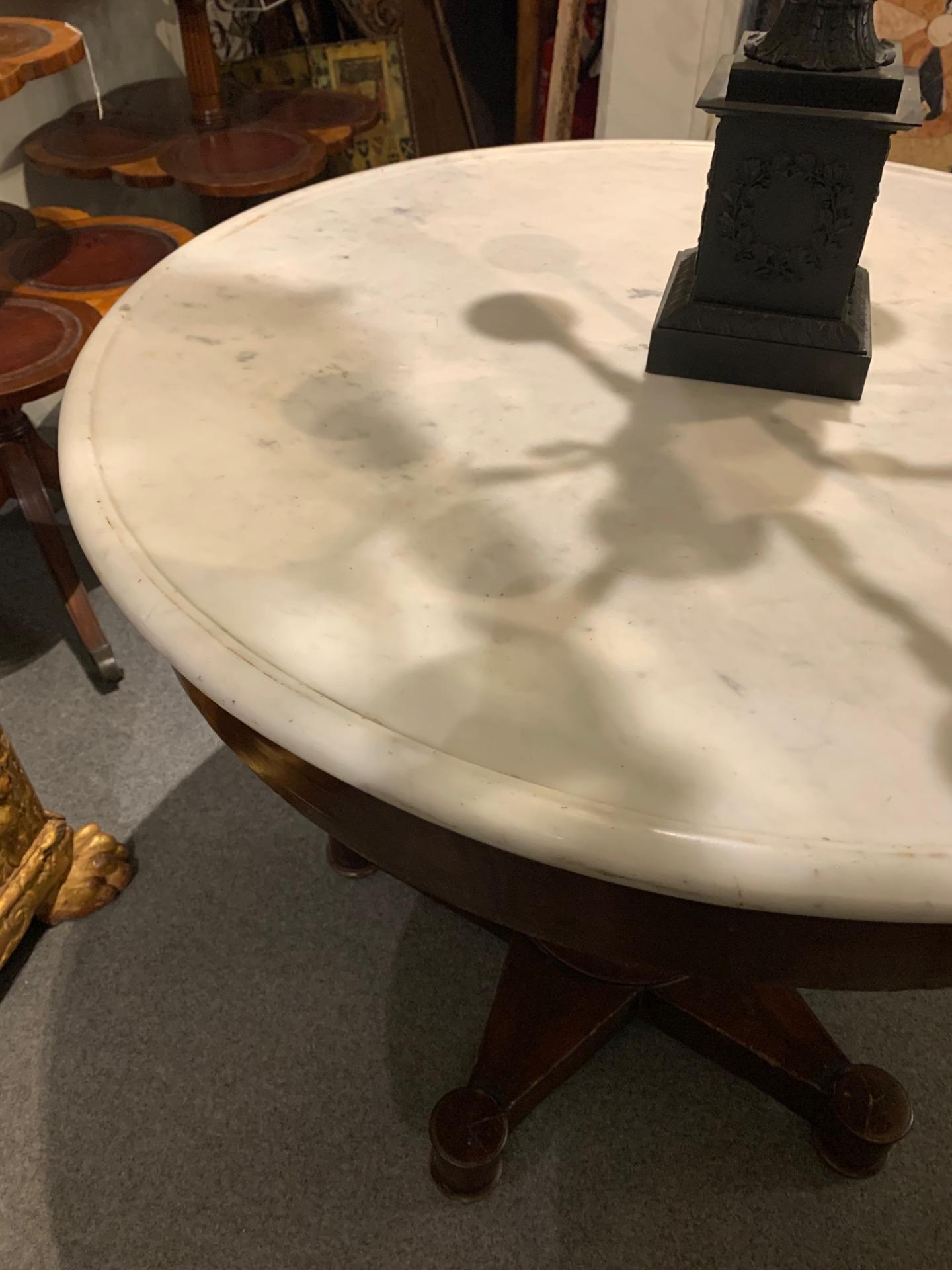 FIRST HALF OF THE 19th CENTURY ROUND TABLE For Sale 1