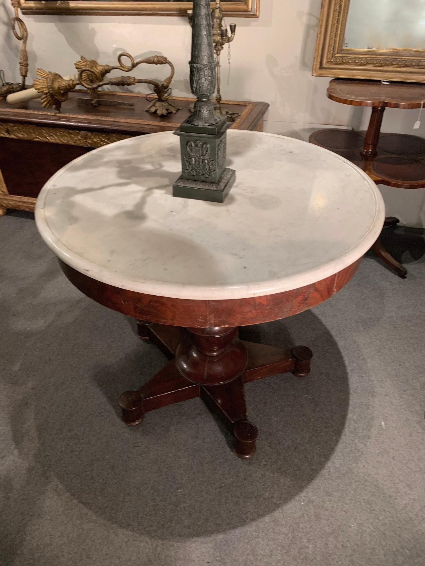 FIRST HALF OF THE 19th CENTURY ROUND TABLE For Sale 2