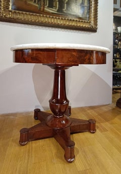 FIRST HALF OF THE 19th CENTURY ROUND TABLE IN WALNUT