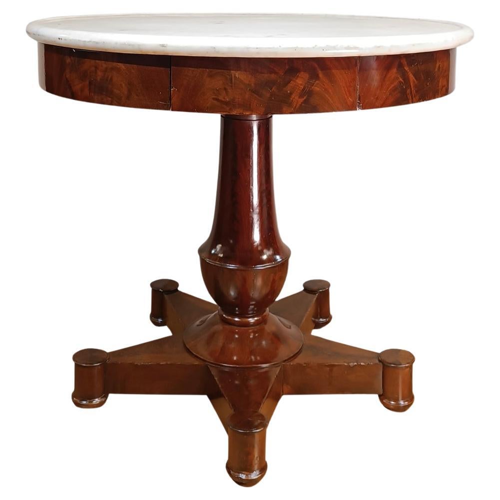 FIRST HALF OF THE 19th CENTURY ROUND TABLE IN WALNUT
