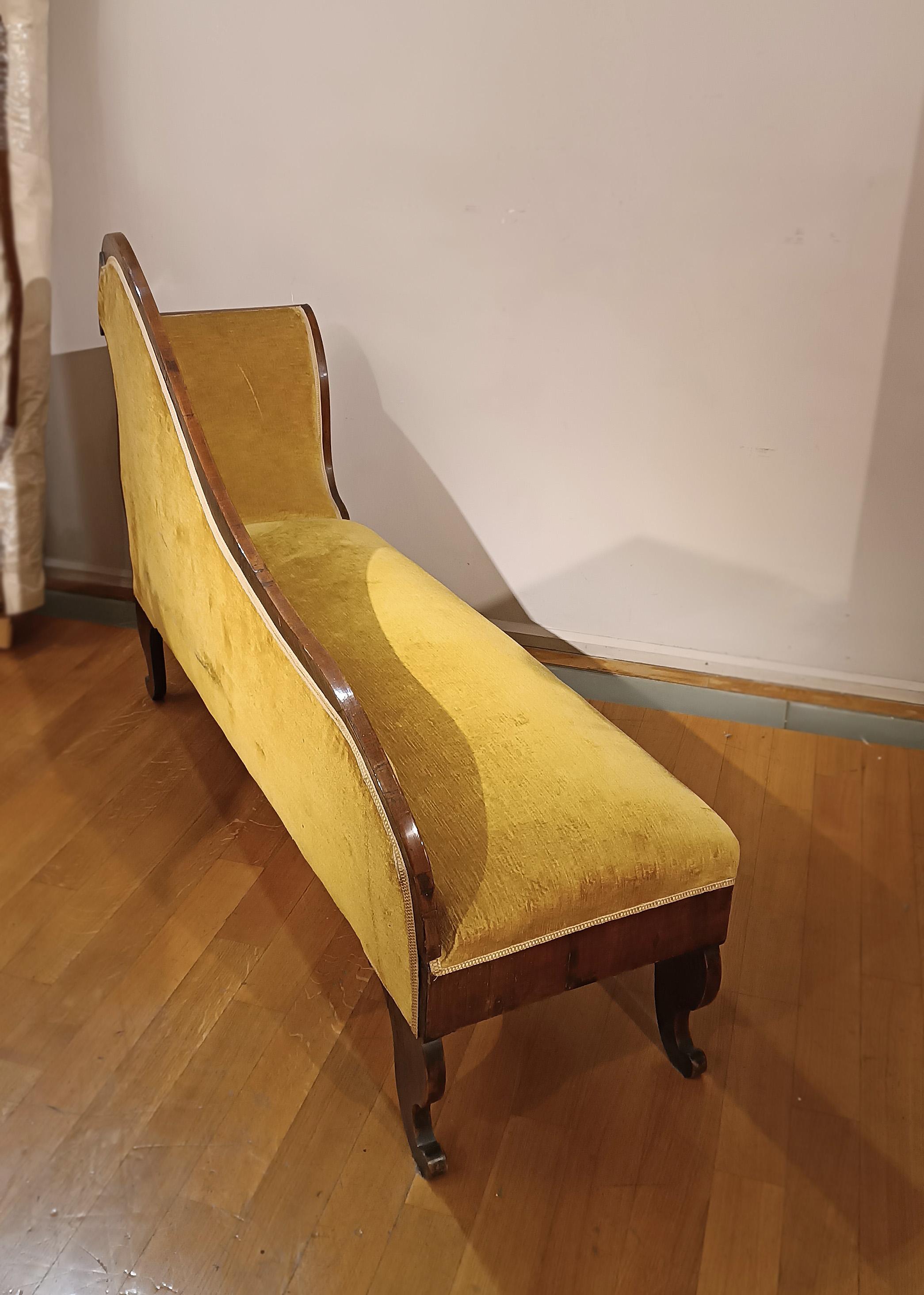 Italian PREMIÈRE MOITIÉ DU 19e SIÈCLE PETITE CHAISE CHARLES X en vente