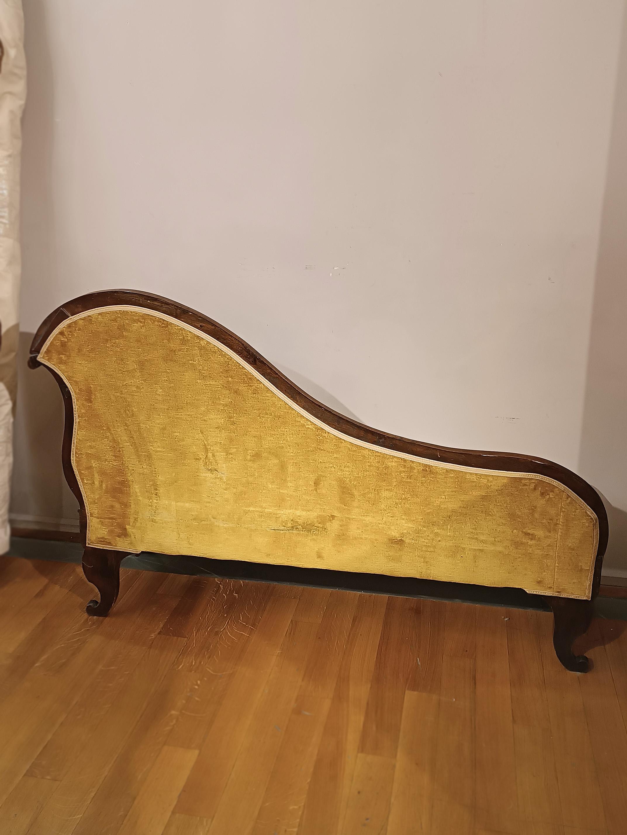 Sculpté à la main PREMIÈRE MOITIÉ DU 19e SIÈCLE PETITE CHAISE CHARLES X en vente