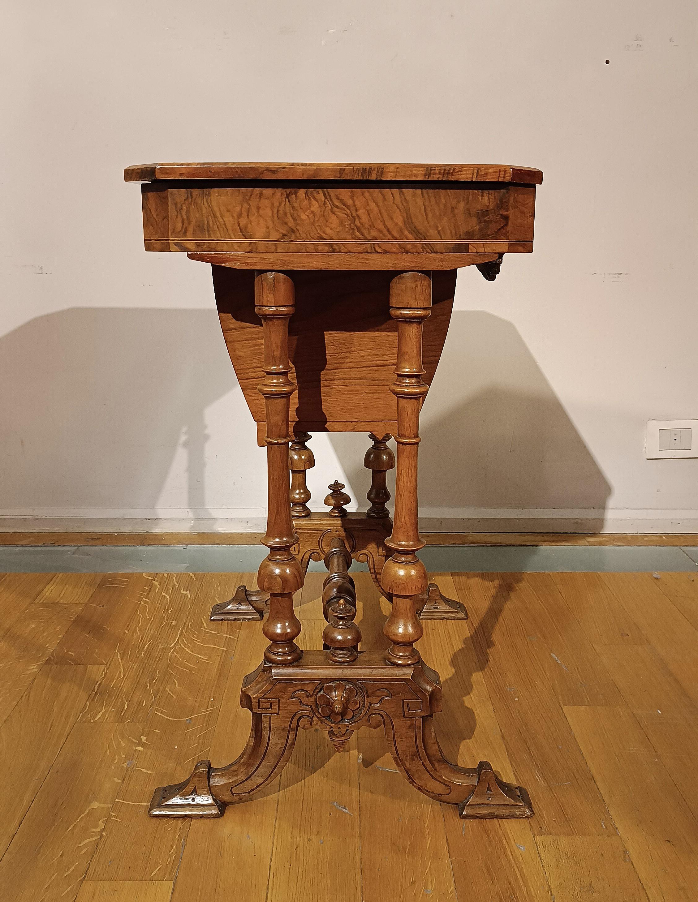 French FIRST HALF OF THE 19th CENTURY SMALL WORK TABLE IN WALNUT For Sale