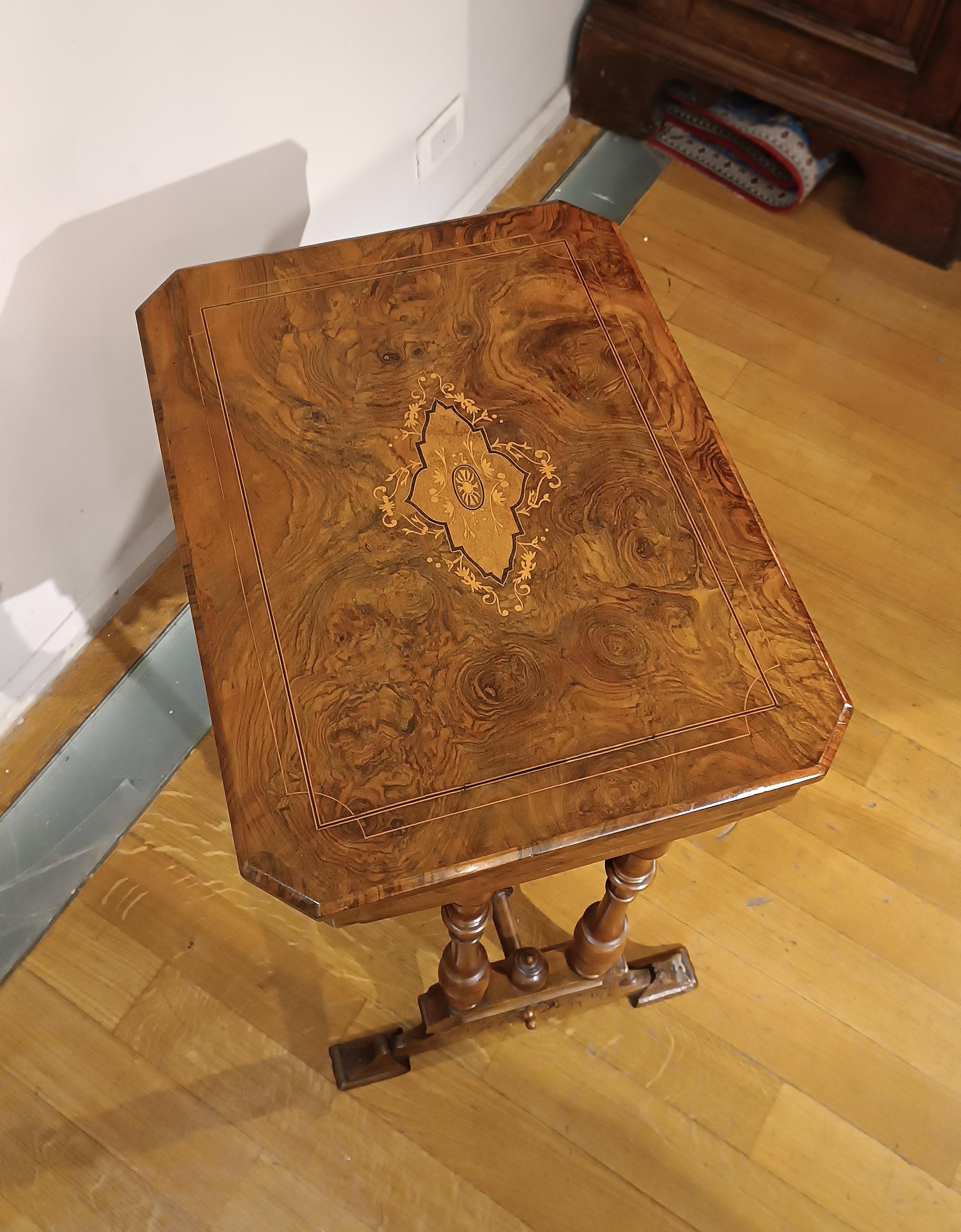 Fruitwood FIRST HALF OF THE 19th CENTURY SMALL WORK TABLE IN WALNUT For Sale