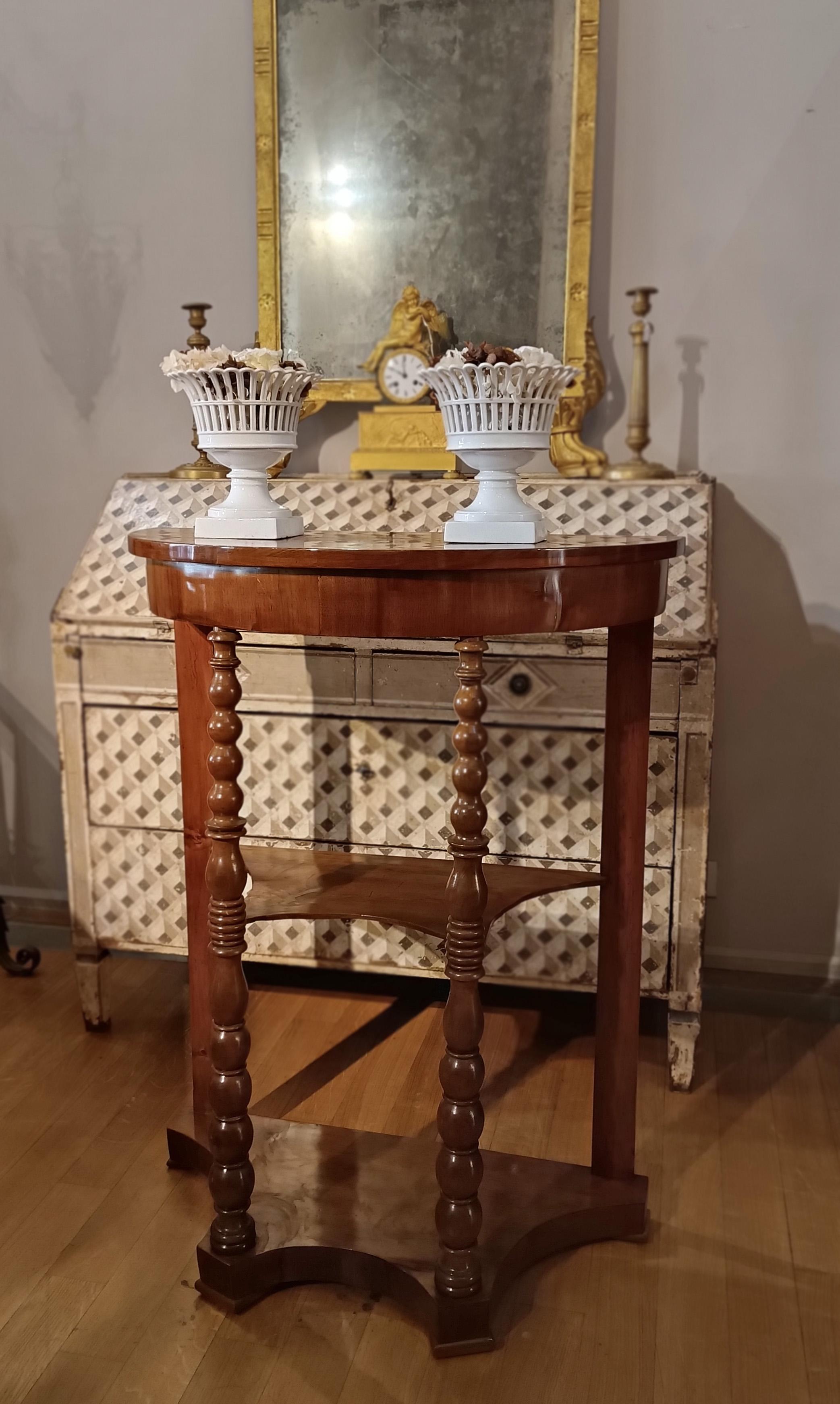 FIRST HALF OF THE 19th CENTURY WALNUT ÉTAGÈRE  For Sale 4