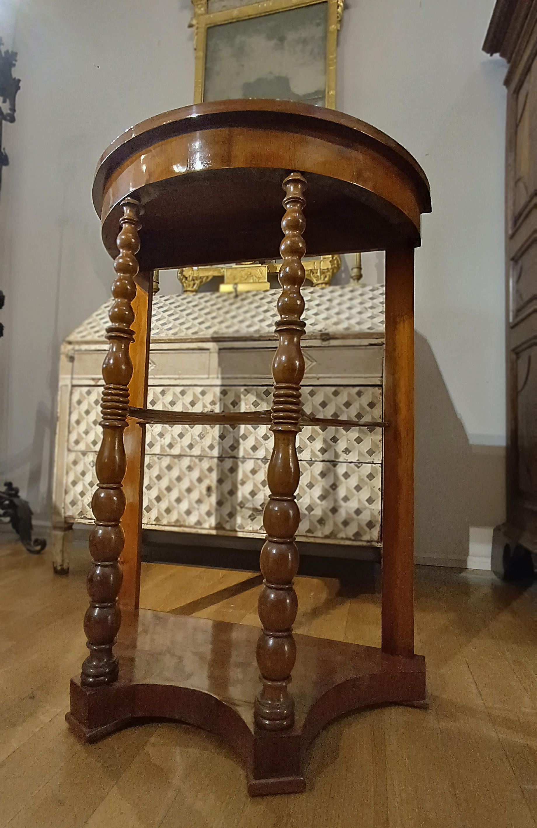 Italian FIRST HALF OF THE 19th CENTURY WALNUT ÉTAGÈRE  For Sale